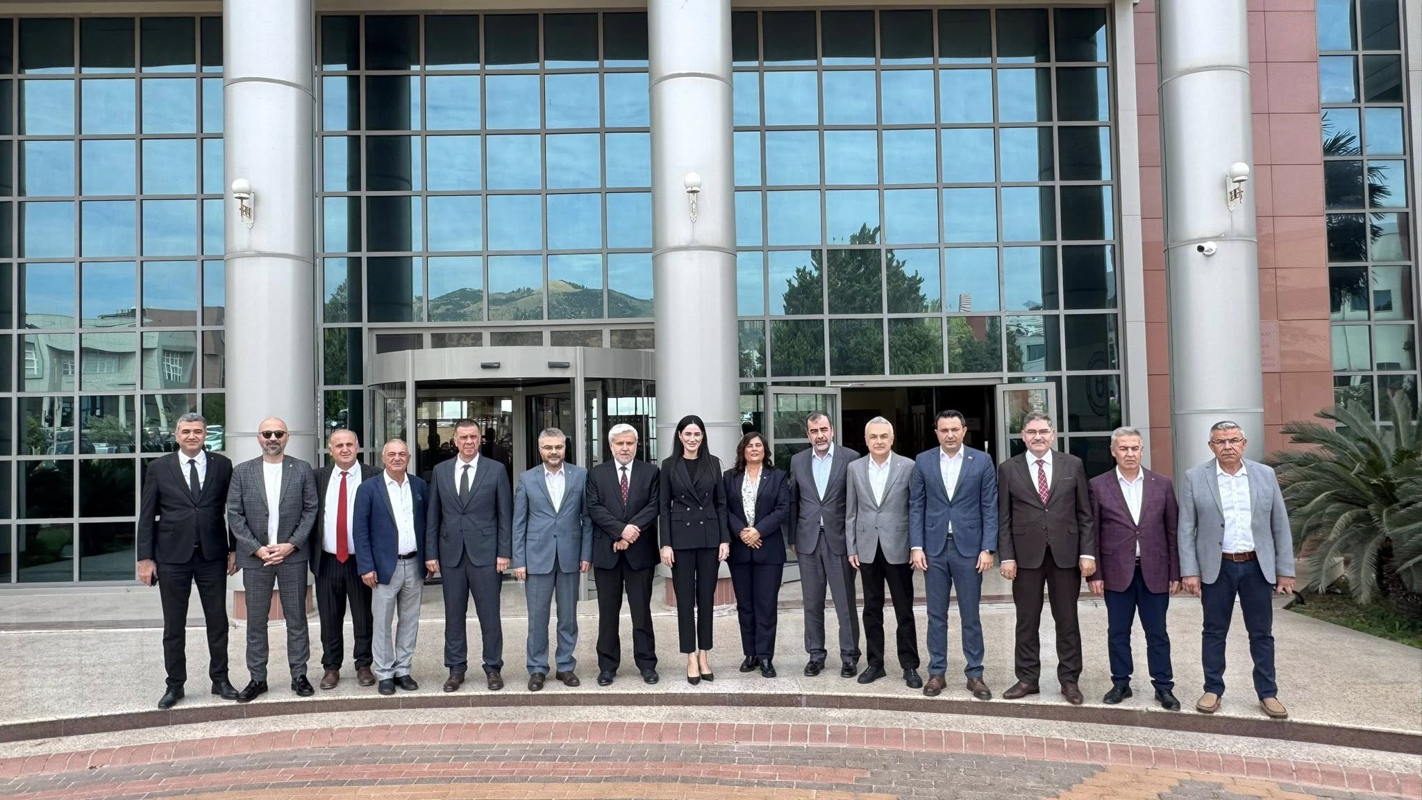 Aydin Ak Parti Cercioglunu Bagrina Basti 602747 14A742Ce2C6F70800391D1Ad4Ab46Cba