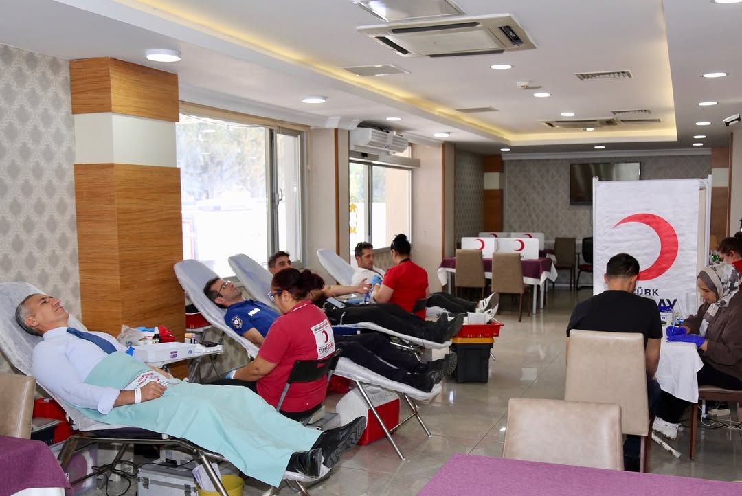 Aydin Polisi Kan Bagisladi 600730 972Ab6B75141C70Be29E1Ff71E32154A