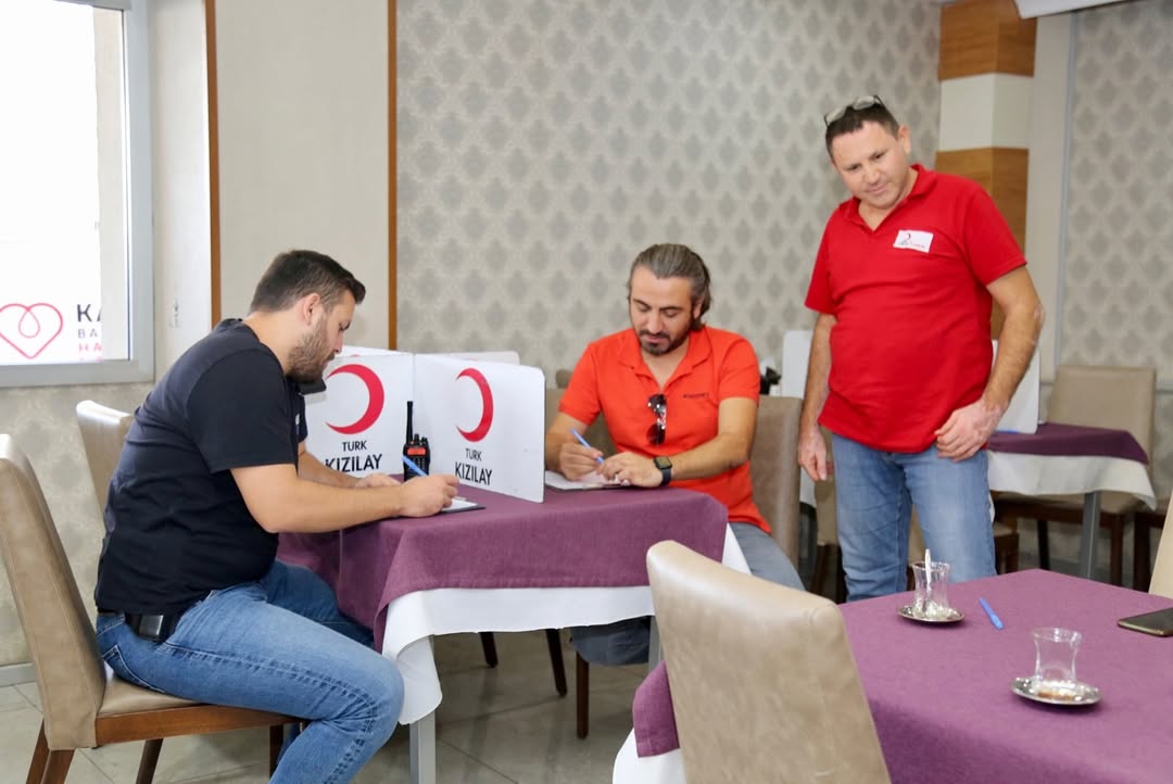 Aydin Polisi Kan Bagisladi 600730 F0736829C9Cfada205767B0592E11E23