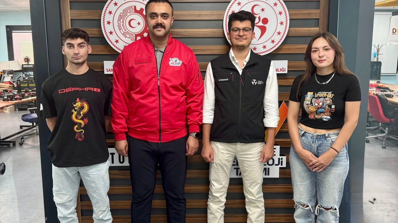 Aydinin Kurtulus Gununde Gokyuzuyle Bulustular 597570 9Dec166C0819A99Be373D0A506B56887