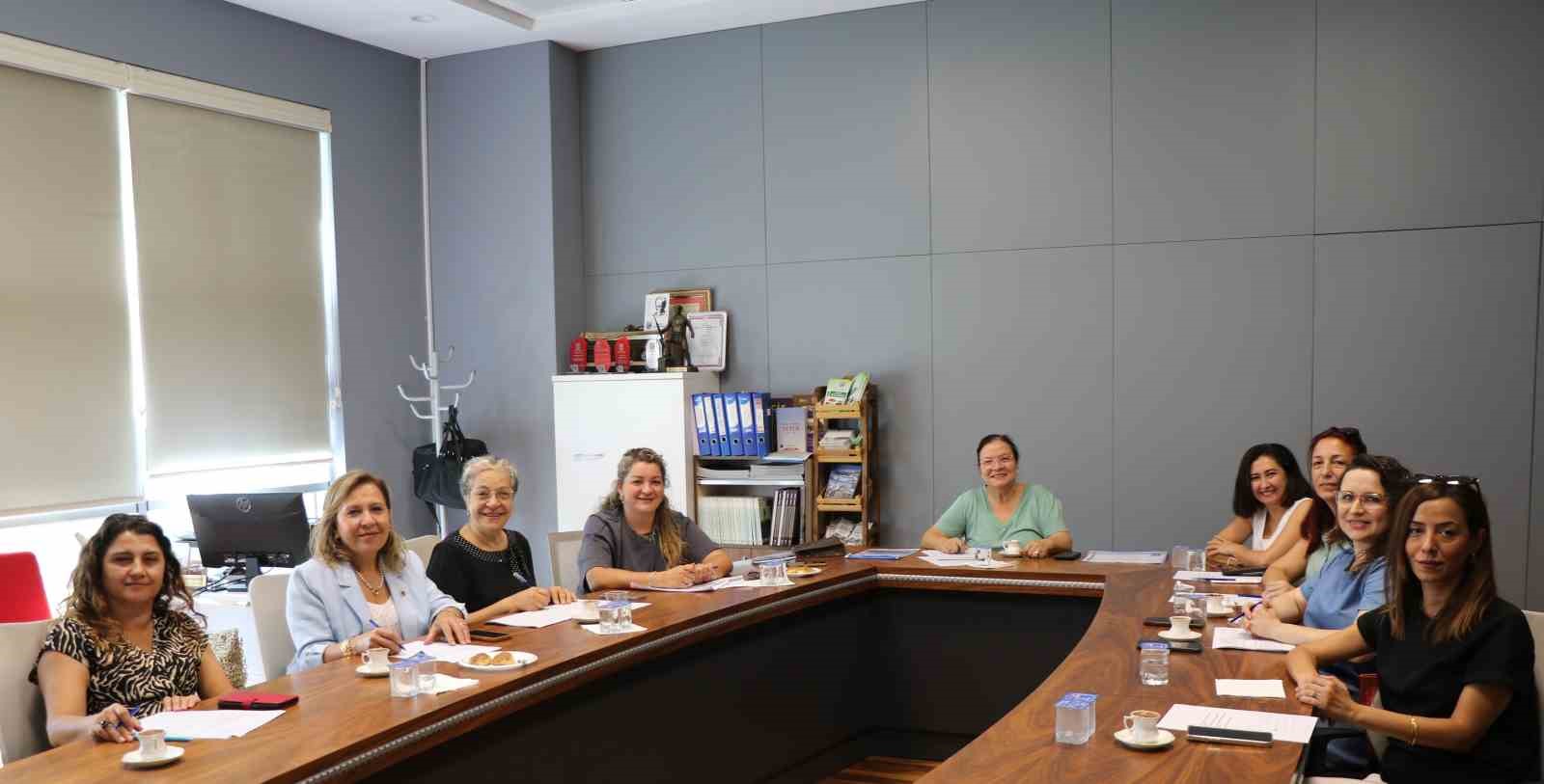 Aydinli Is Kadinlari Aytoda Bir Araya Geldi F140Beb8C7E48123B3F9B20765937309