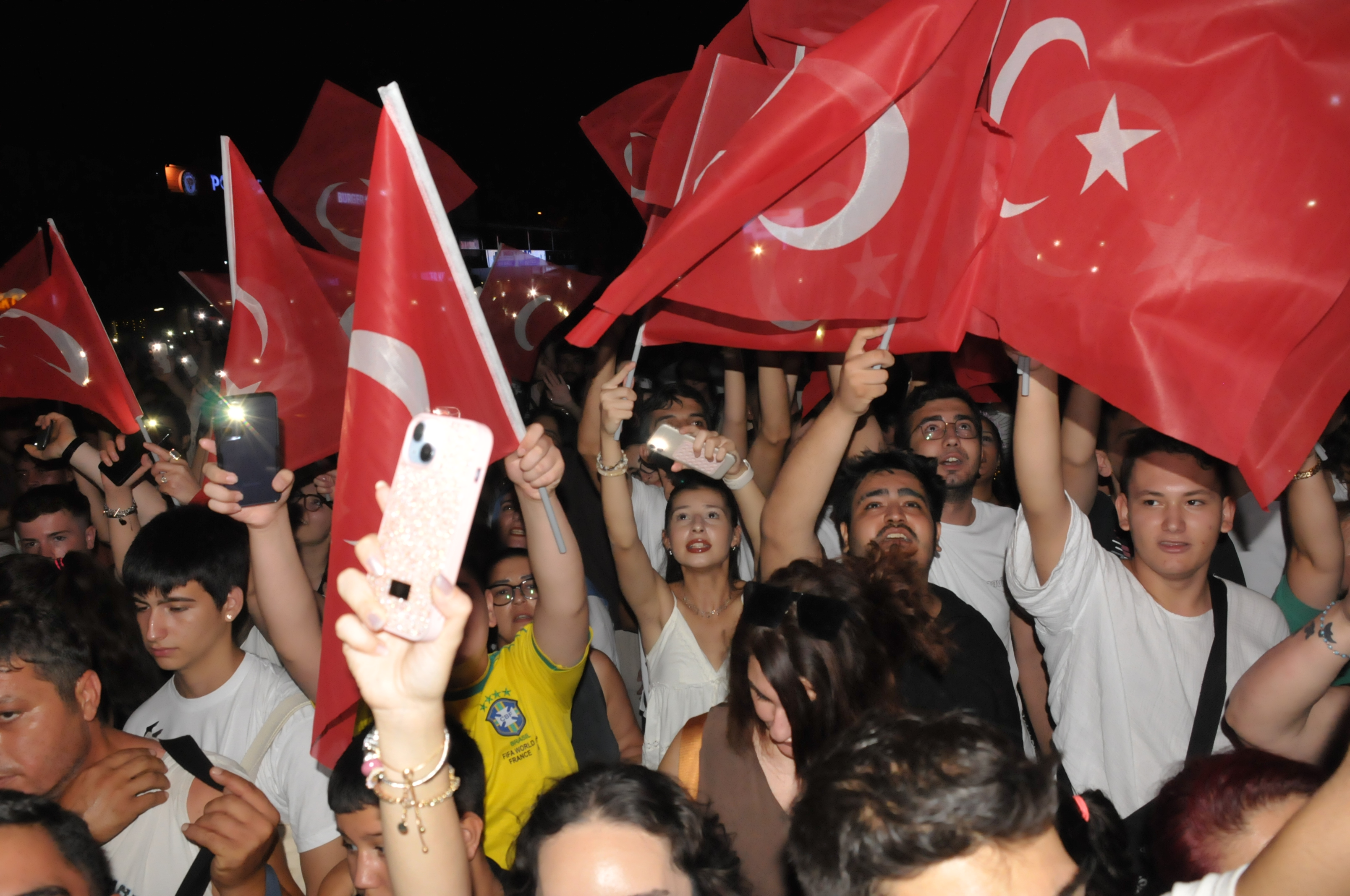 Aydinlilar Sefo Ile Kurtulus Coskusunu Yasadi 597624 04E56Ff52B8C7E5589087722C72A1B8B