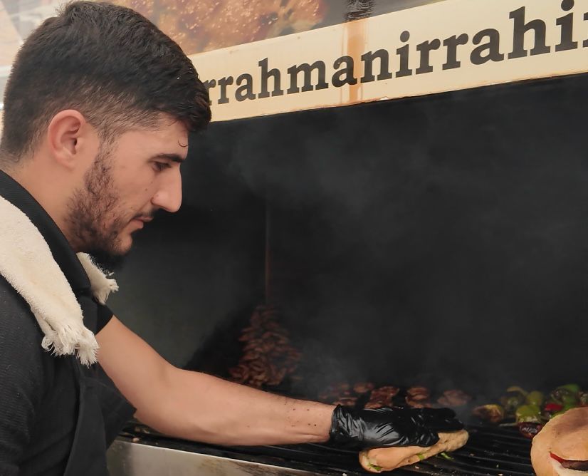 Babadan Ogula Uzanan Lezzet Aydinin 25 Yillik Seyyar Koftecisi 600220 B7Ba05E7E34C94Cc3C6B54Ba53453C5F