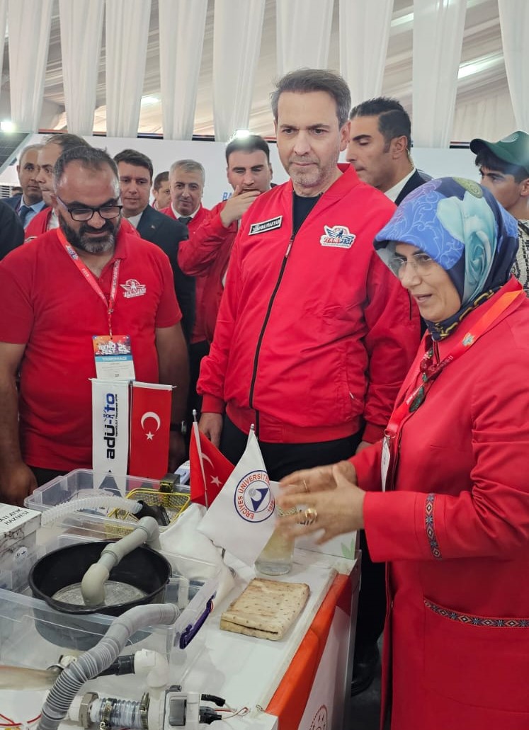 Bakan Bayraktardan Aydinli Mucitlere Tam Destek 601697 E8Cc88A4142D39Ce917D44B17B7B9Ace