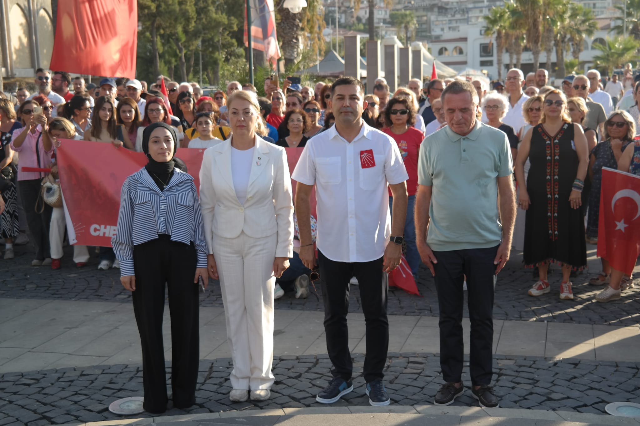 Chp 102 Yasini Kusadasinda Coskuyla Kutladi 598115 1F804Ccaa7Dea830F1Be1E22775C4Bb8