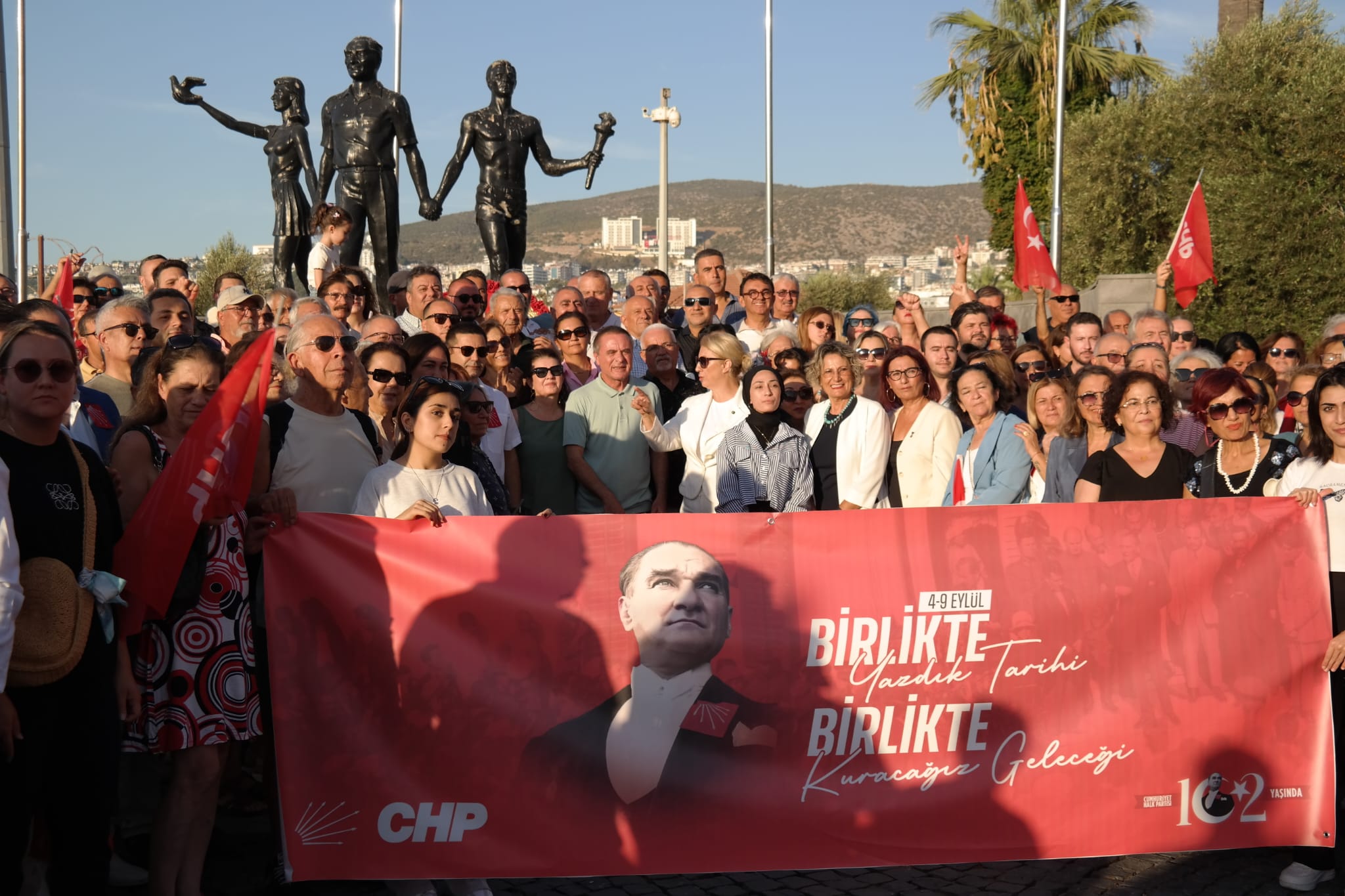 Chp 102 Yasini Kusadasinda Coskuyla Kutladi 598115 346Fdb76E22D5D2Ca41Bb4Ba4A9Bd35B