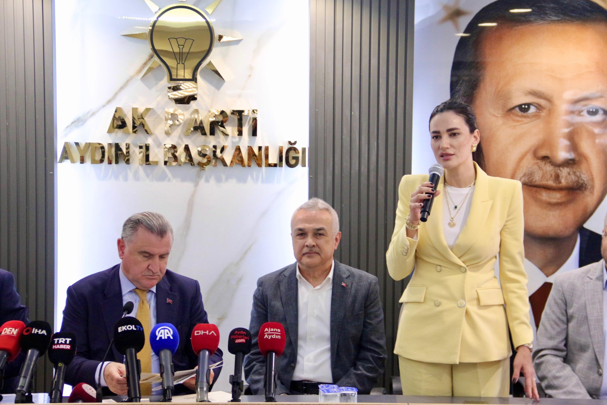 Chpli Bulbulden Ak Partili Saribasa Sokaga Ve Carsiya Cikmaya Var Misiniz 602638 A22Db523Aa27D831424A4A969Ac63378