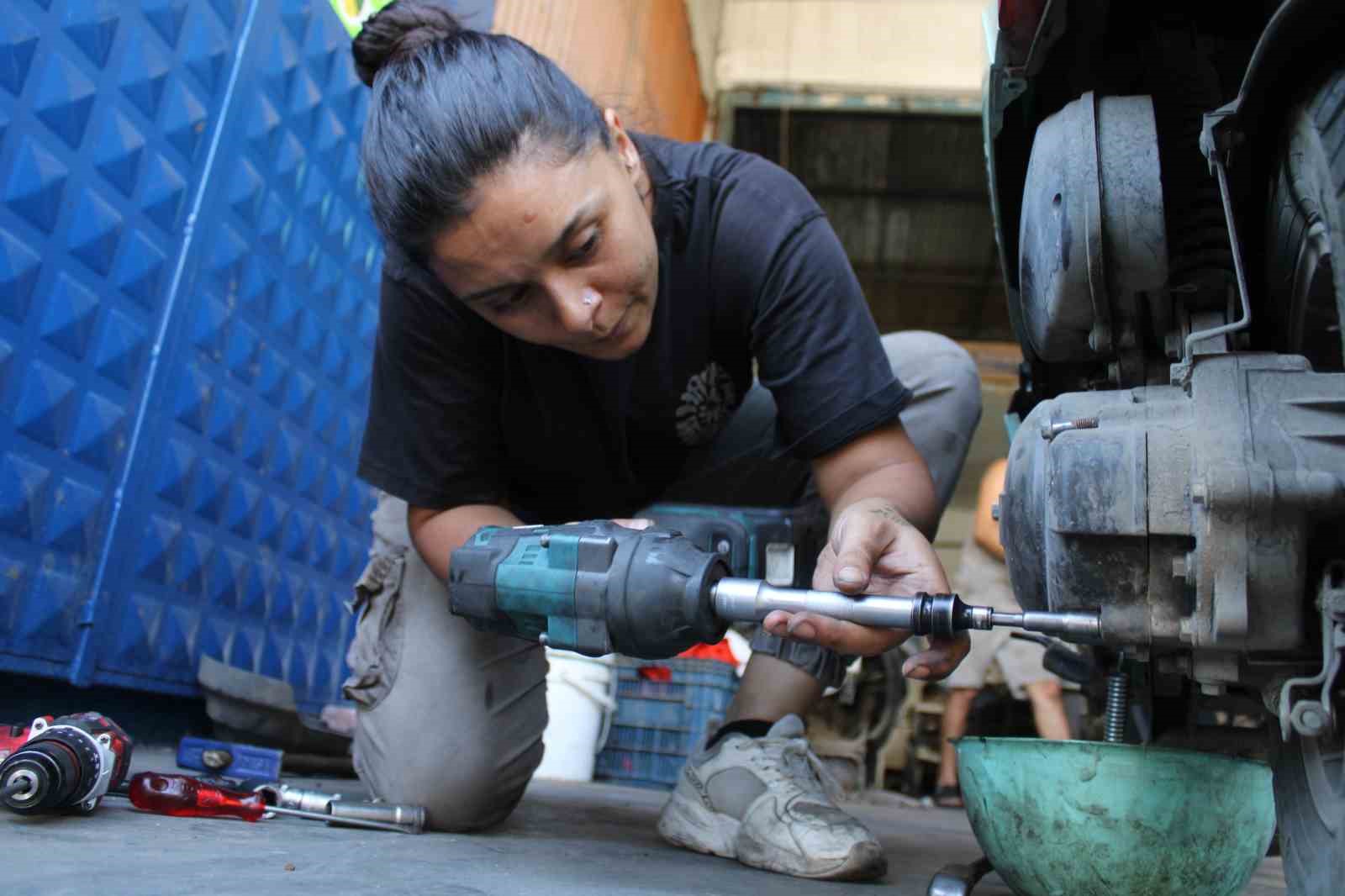 Cirak Bulamayan Esine Destek Icin Basladi Motor Ustasi Oldu Ea46079Bd7E22D6306179Aefe52067Ce