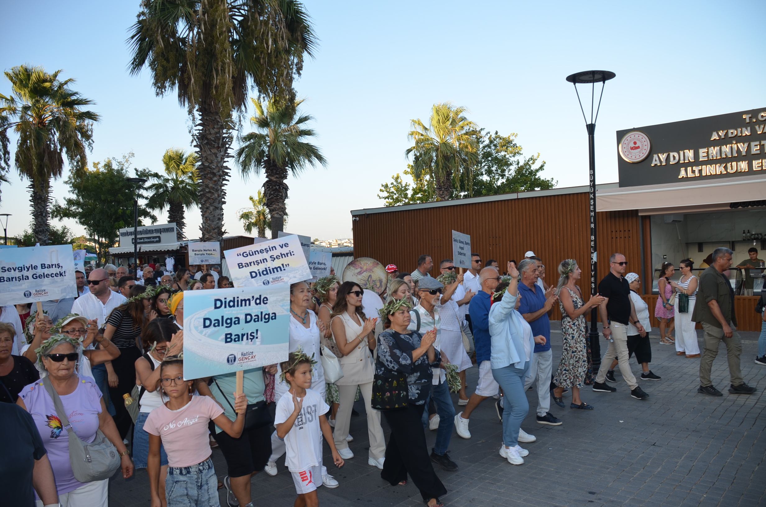 Didim Baris Senligi Baris Konseriyle Sona Erdi 595914 1Bab84Dfbf8D77934B3373574F14E2Ab