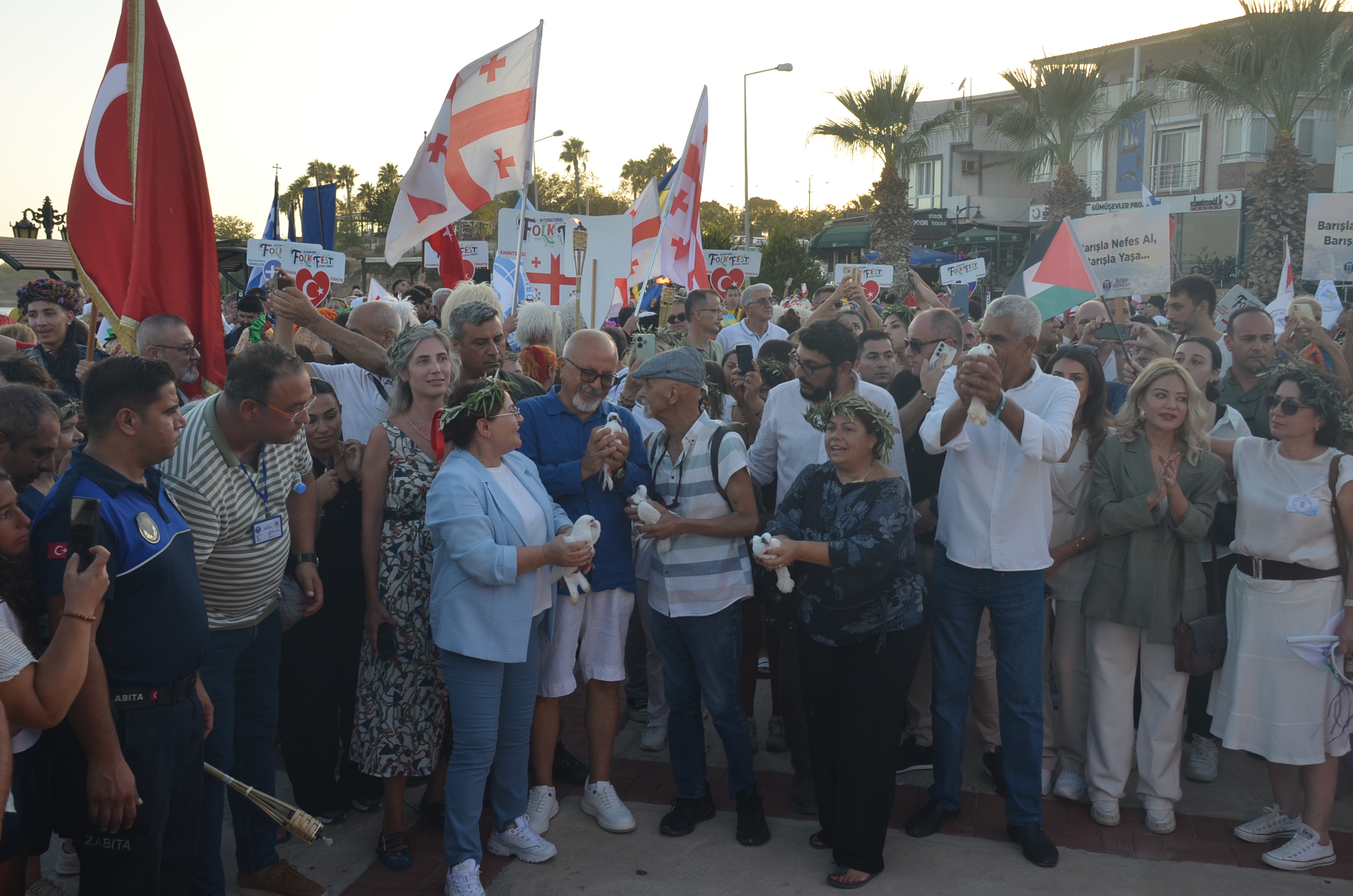 Didim Baris Senligi Baris Konseriyle Sona Erdi 595914 4524E6Eb74Def62Cd83A8C4175C4Ecea