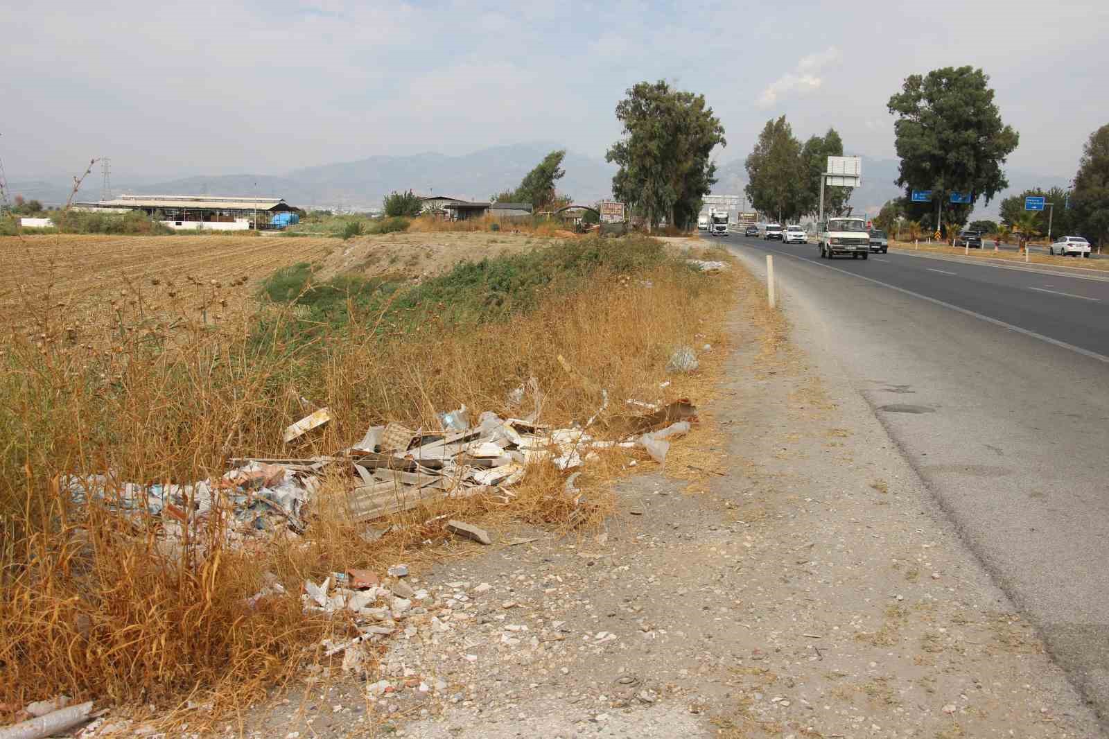 Duyarsiz Vatandaslar Yol Kenarlarini Copluge Cevirdi 3D1Aae4Bc2E01Eaf4C39D6E1Cd3E9D71