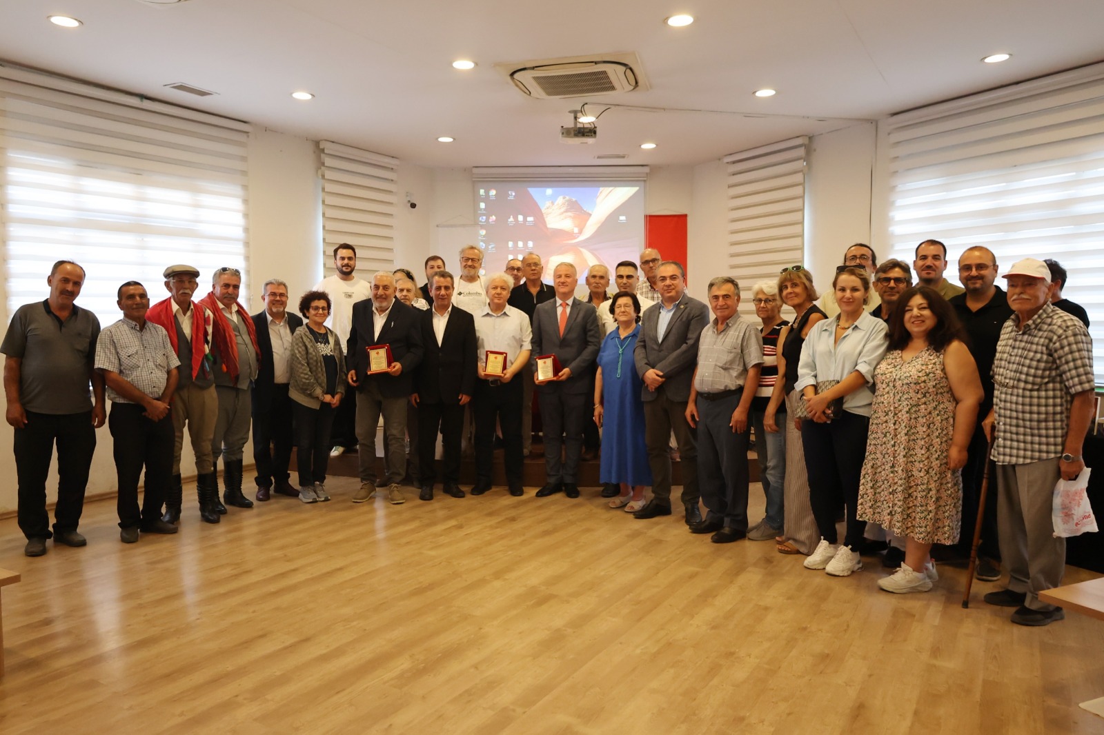 Efe Torunu Vali Kavastan Baskan Yetiskine Tesekkur 601536 91107Adf7Fb879018Deff2525F0492D2