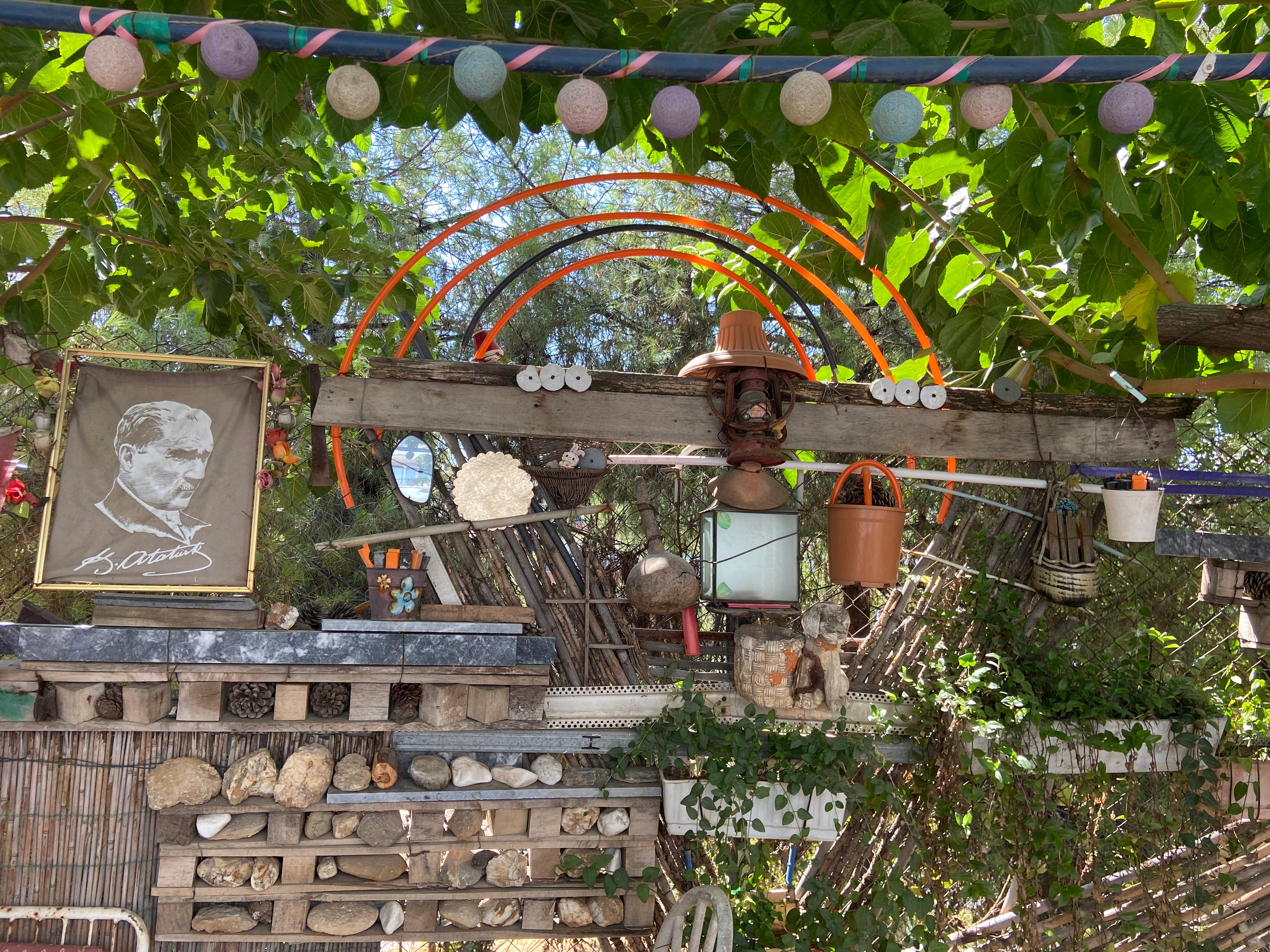 Efelerde Yasam Bahcesi Sevket Urenin El Emegi Bulusma Noktasi 599960 3D86C43F989A60369A667E139F7A3760