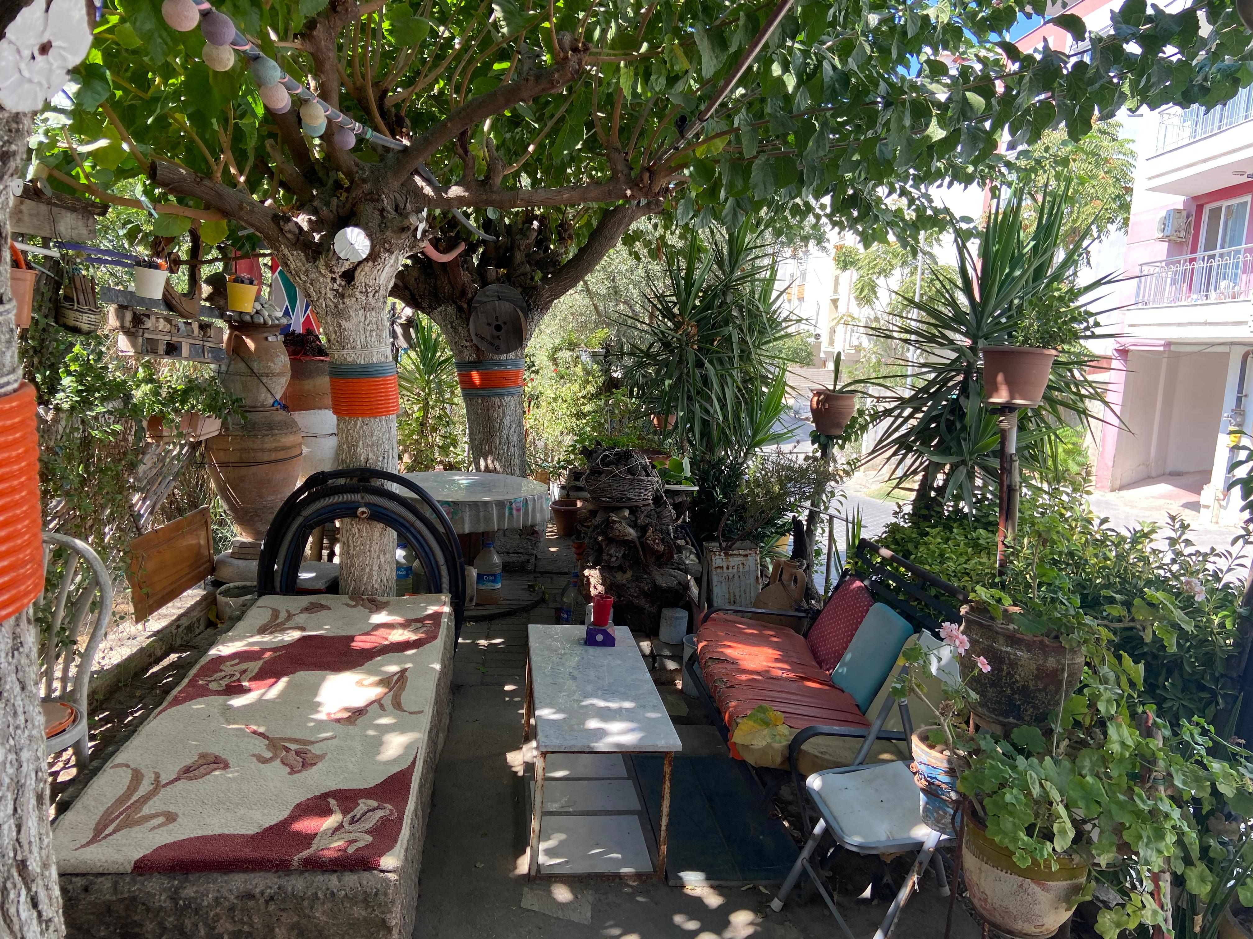 Efelerde Yasam Bahcesi Sevket Urenin El Emegi Bulusma Noktasi 599960 5Cd98Cca01564859C0D3242Ca22E03A8