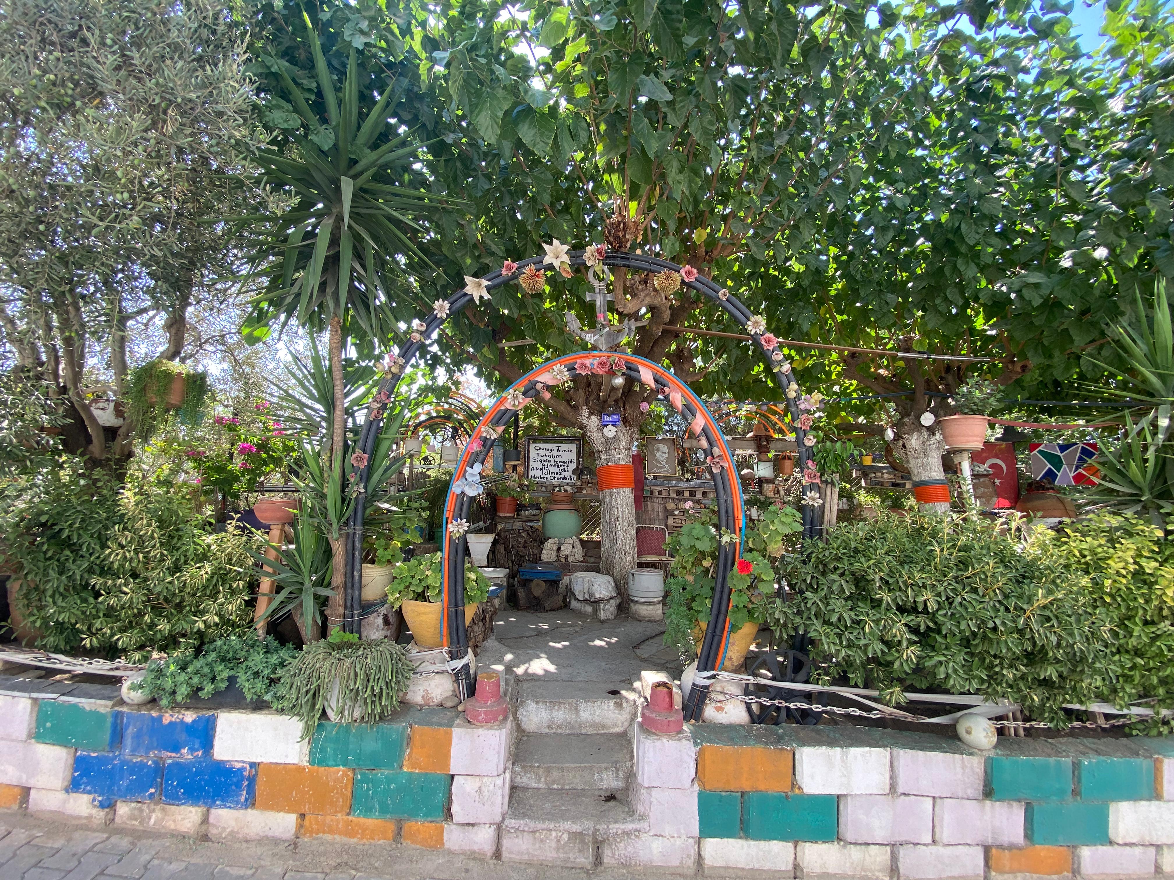 Efelerde Yasam Bahcesi Sevket Urenin El Emegi Bulusma Noktasi 599960 5Eed97F0F82104B11Fab2B502C9E2541