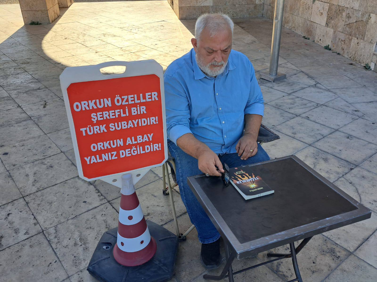 Emekli Albaydan Orkun Ozellerin Tutuklanmasina Sessiz Protesto 601659 5185F3D30338A4742D5B831C778F9012