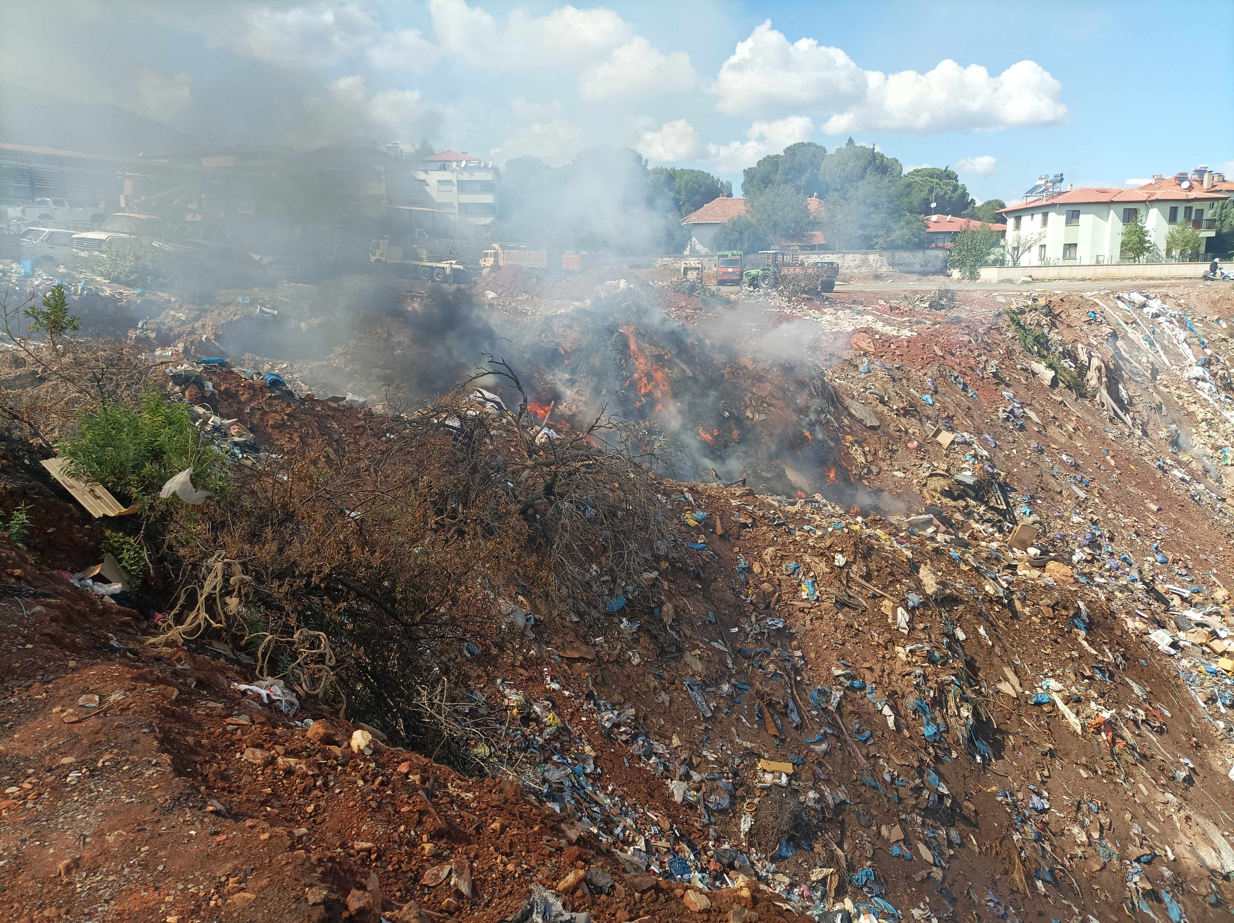 Karacasuda Bu Yer Hemen Her Gun Yaniyor Ucurumun Kenarinda Tehlikeli Oyun 603326 835F79D3B13784342B66F437D1C0F9A5