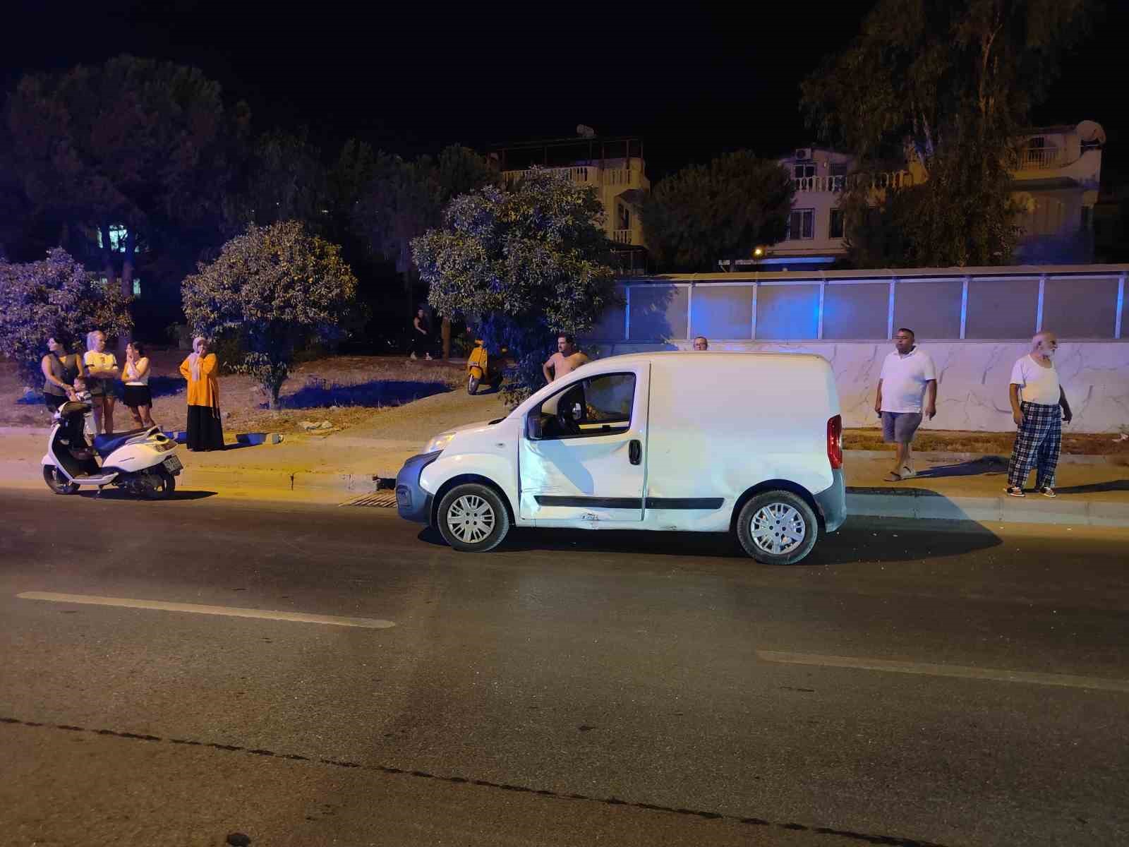 Kontrolden Cikan Otomobil Kamyonetlere Carpti 3 Yarali 86Ed5A2F38161228E6C772B352942257