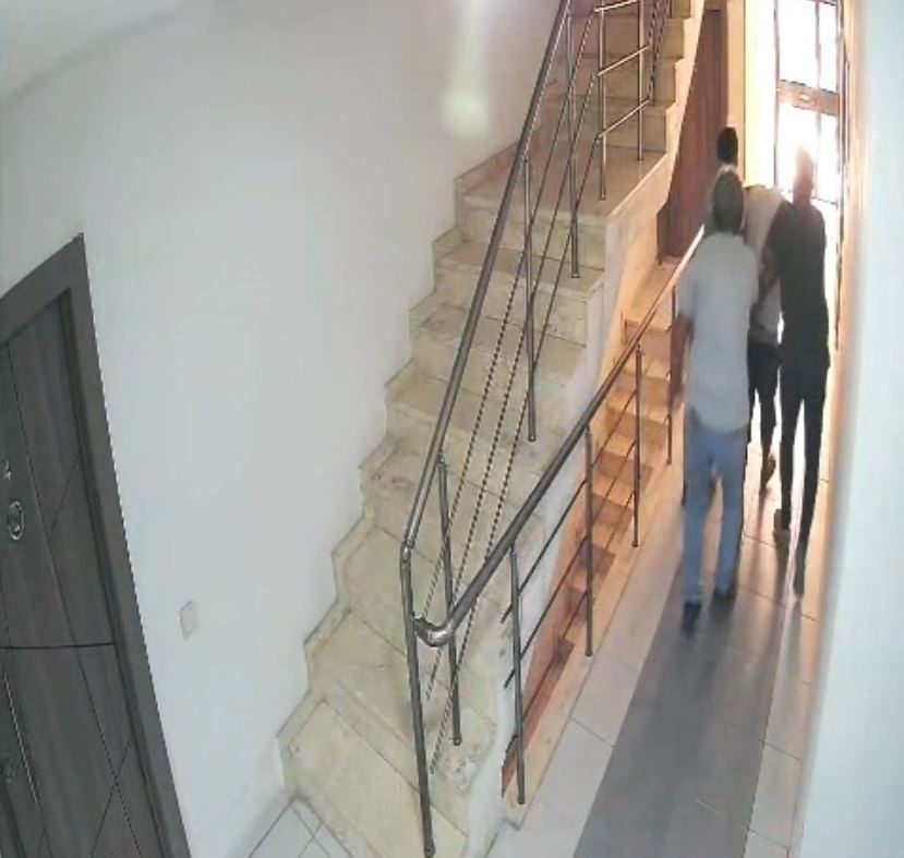 Kusadasinda 55 Yil Hapis Cezasi Bulunan Dolandirici Kiskivrak Yakalandi 7Dd9922A8F87812A3502Cf0C6Efd8D0B