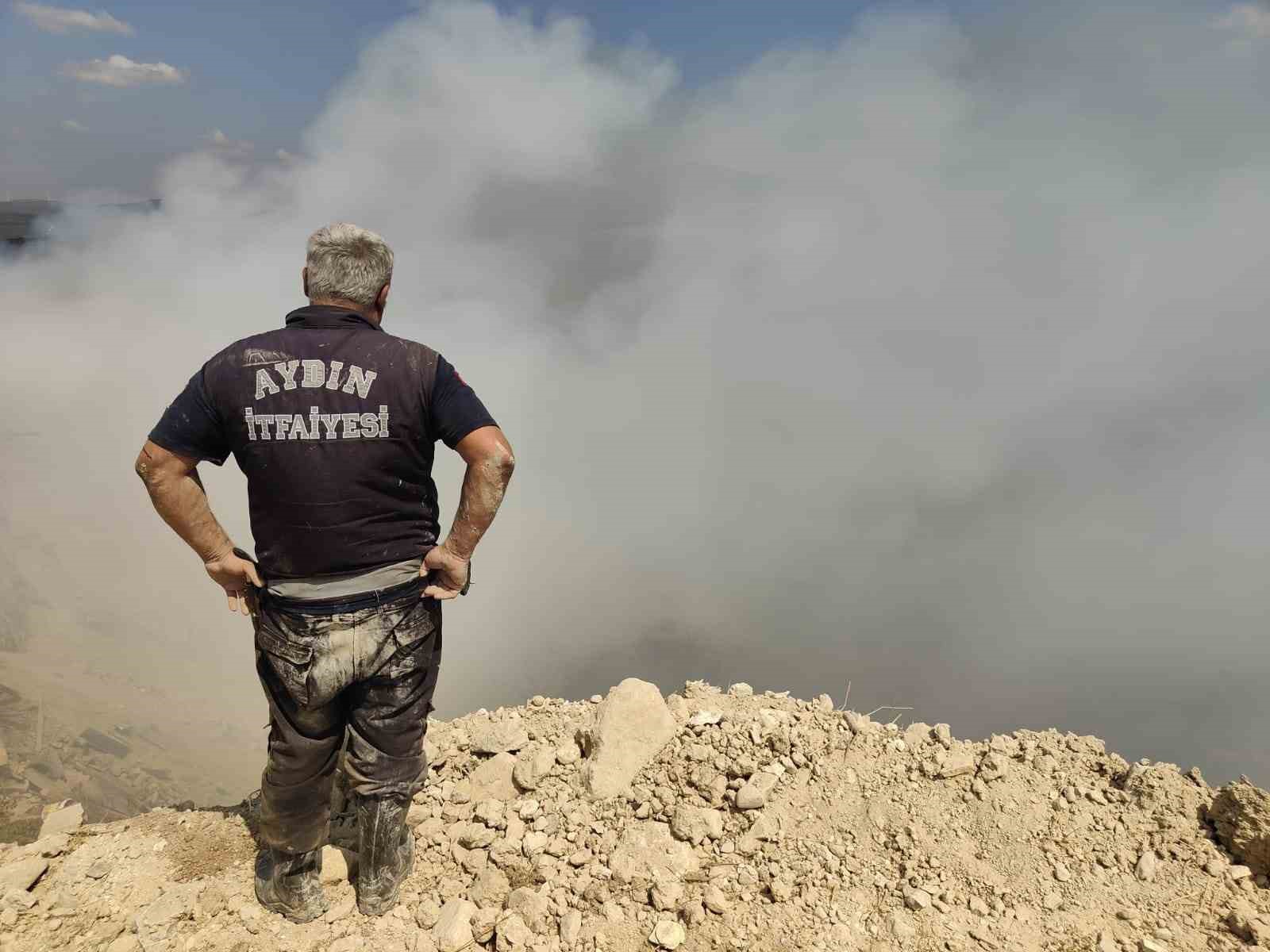 Kusadasinda Hafriyat Ve Moloz Dokum Alaninda Cikan Yangin Kontrol Altinda Alindi 3D4915Ad85Bb2F89195Ee7D81F92F6Fb