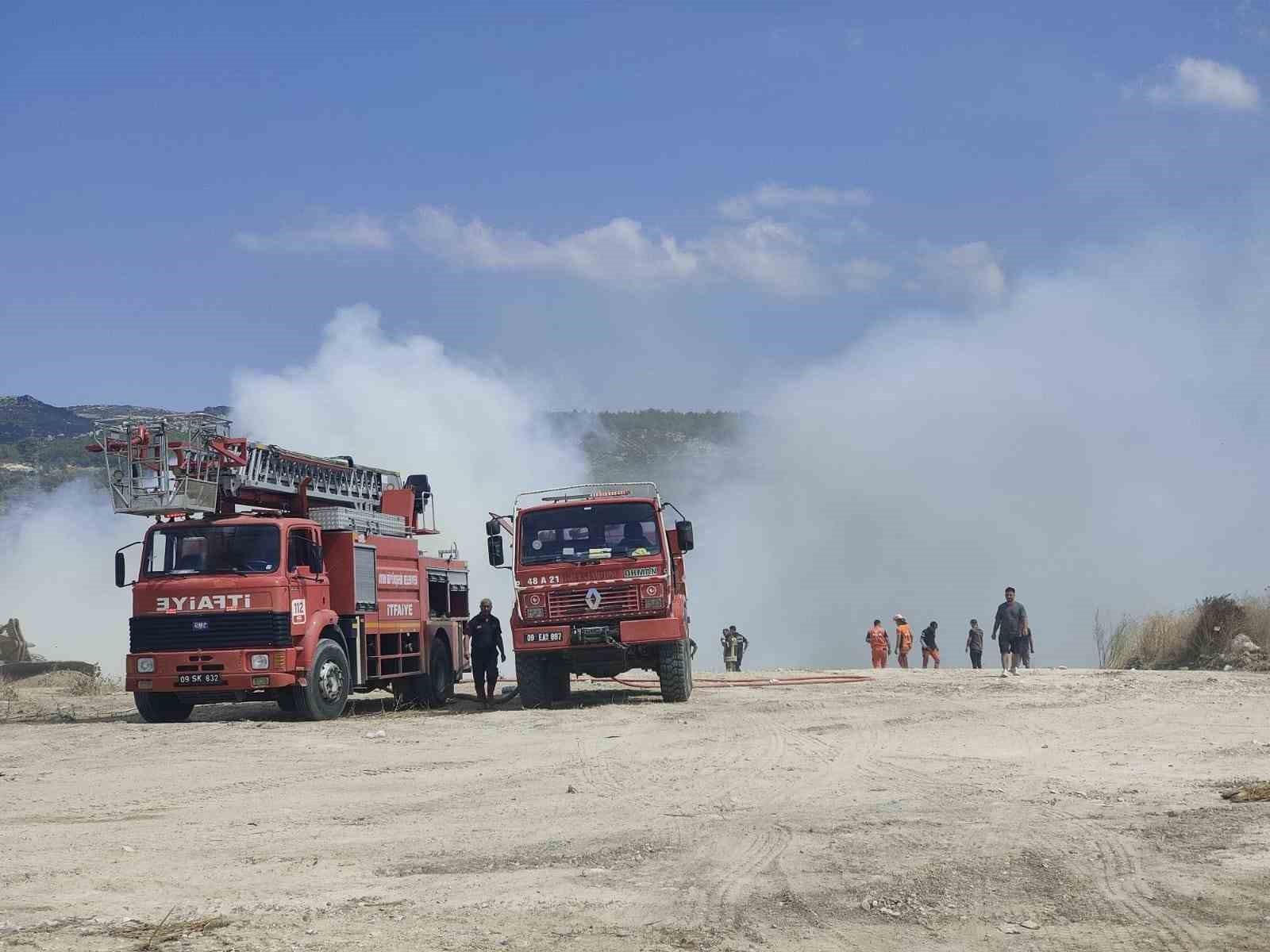 Kusadasinda Hafriyat Ve Moloz Dokum Alaninda Cikan Yangin Kontrol Altinda Alindi Da9045F67055729359A2837Ef8C1C1E9