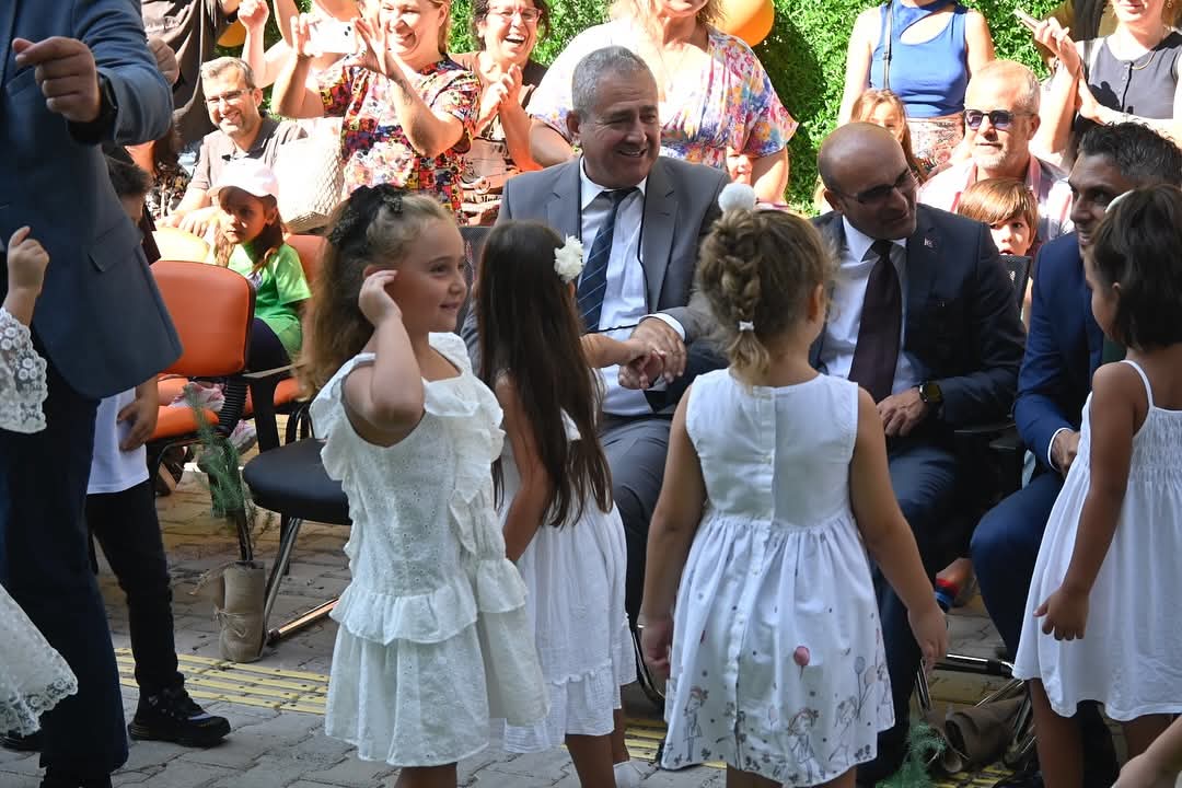 Kusadasinda Ilkogretim Haftasi Torenlerle Kutlandi 597827 1700E1Fde79Bfd1C949A358Beb5D7B2C