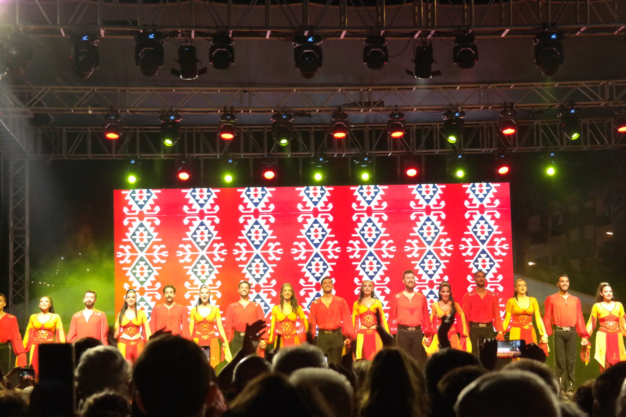 Kusadasindakurtulus Coskusu Geceyi Aydinlatti 597631 4445Eb82F2309E1Fa412Db3F5Fd6747E