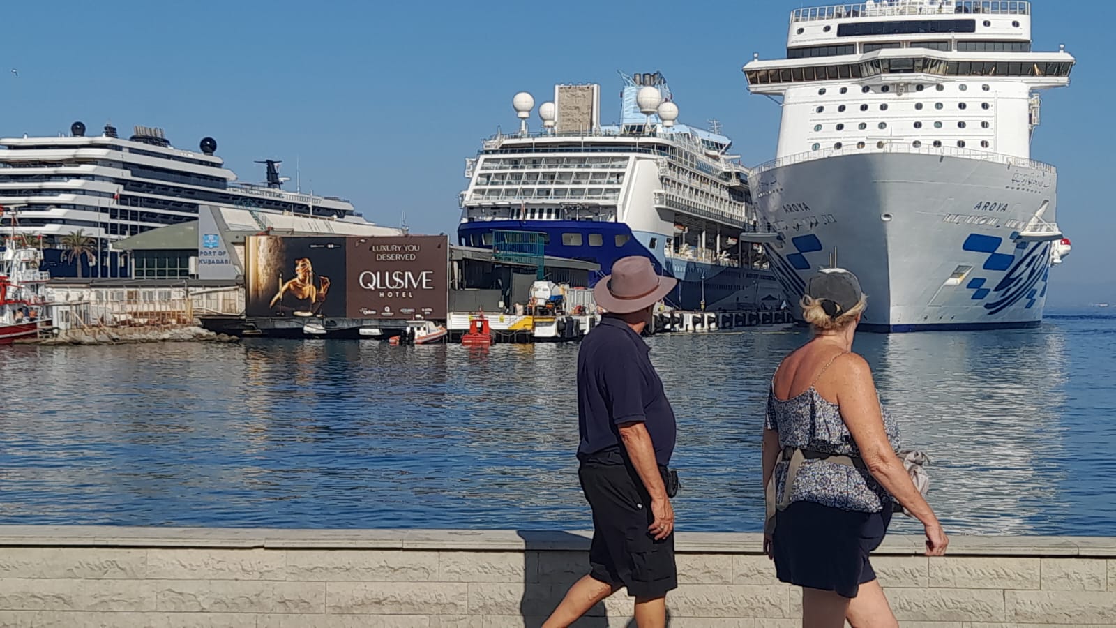 Muhafazakar Cruise Gemisi Aroya Ege Port Limanina Demirledi 599173 9Ead88A02315Dc3483B21F8D7672F986