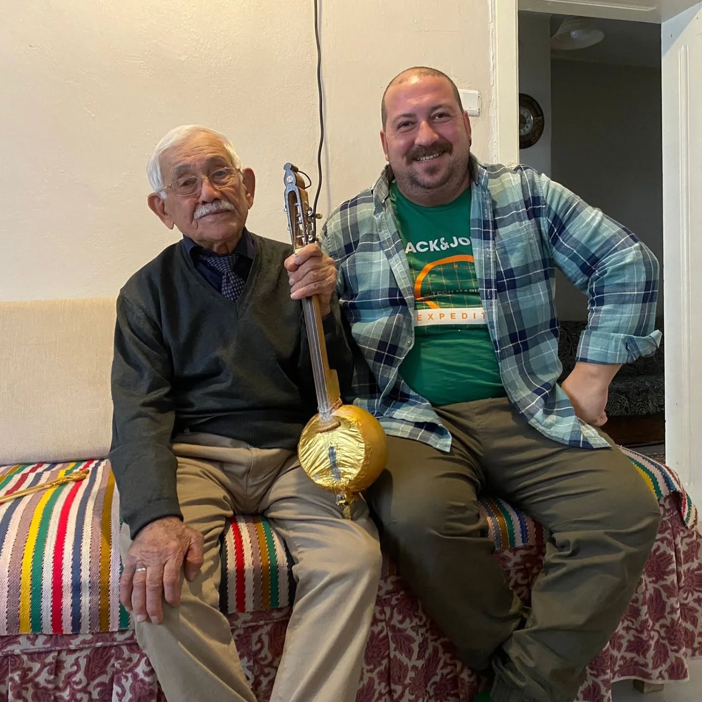 Muzige Adanmis Bir Omur 93 Yasinda Elinden Kabak Kemaneyi Dusurmuyor 599094 30D8Cc6A8012C09796E5E4Bf6E62Fd01