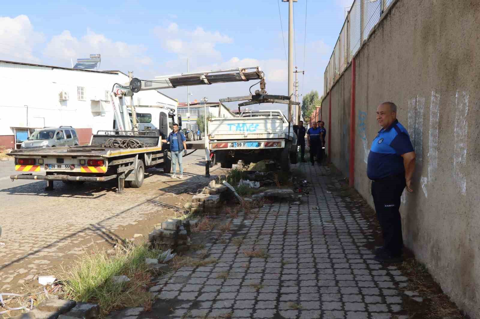 Nazillide Atil Araclar Toplatiliyor 47A2C2A27C8C6A33C65B4E8C9A69D26F