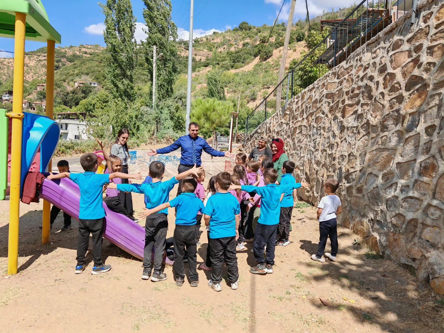 Nazillide Ogrenciler Zeytin Fidanlarini Toprakla Bulusturdu 373B3Dfe32Cd15B2C3C4E24C951Be971