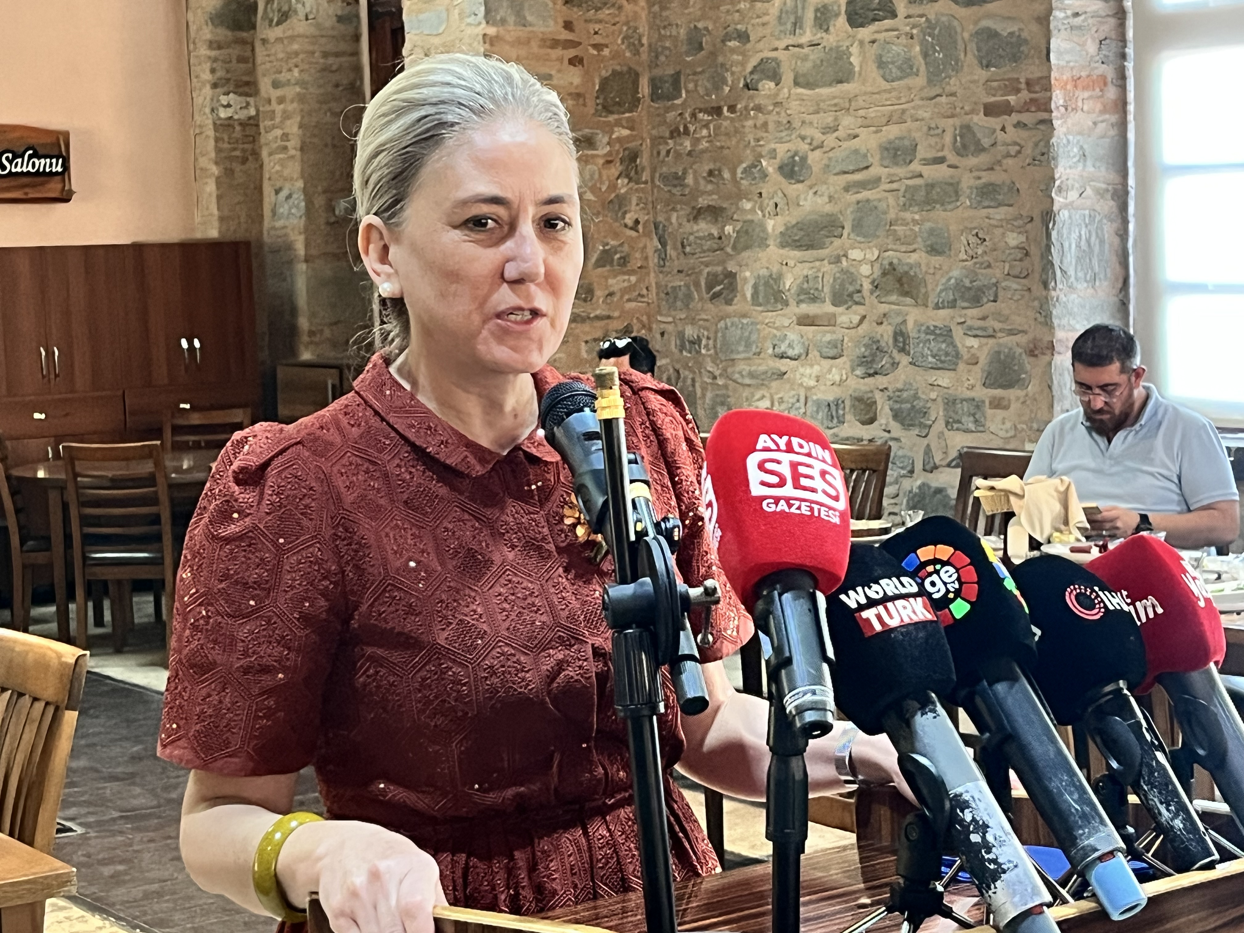 Nazillide Yilin Ahisi Secildi 50 Yillik Berber Ahmet Barina Sed Kusatildi 601660 E8F876135Ae7619128B6836706577Dd6