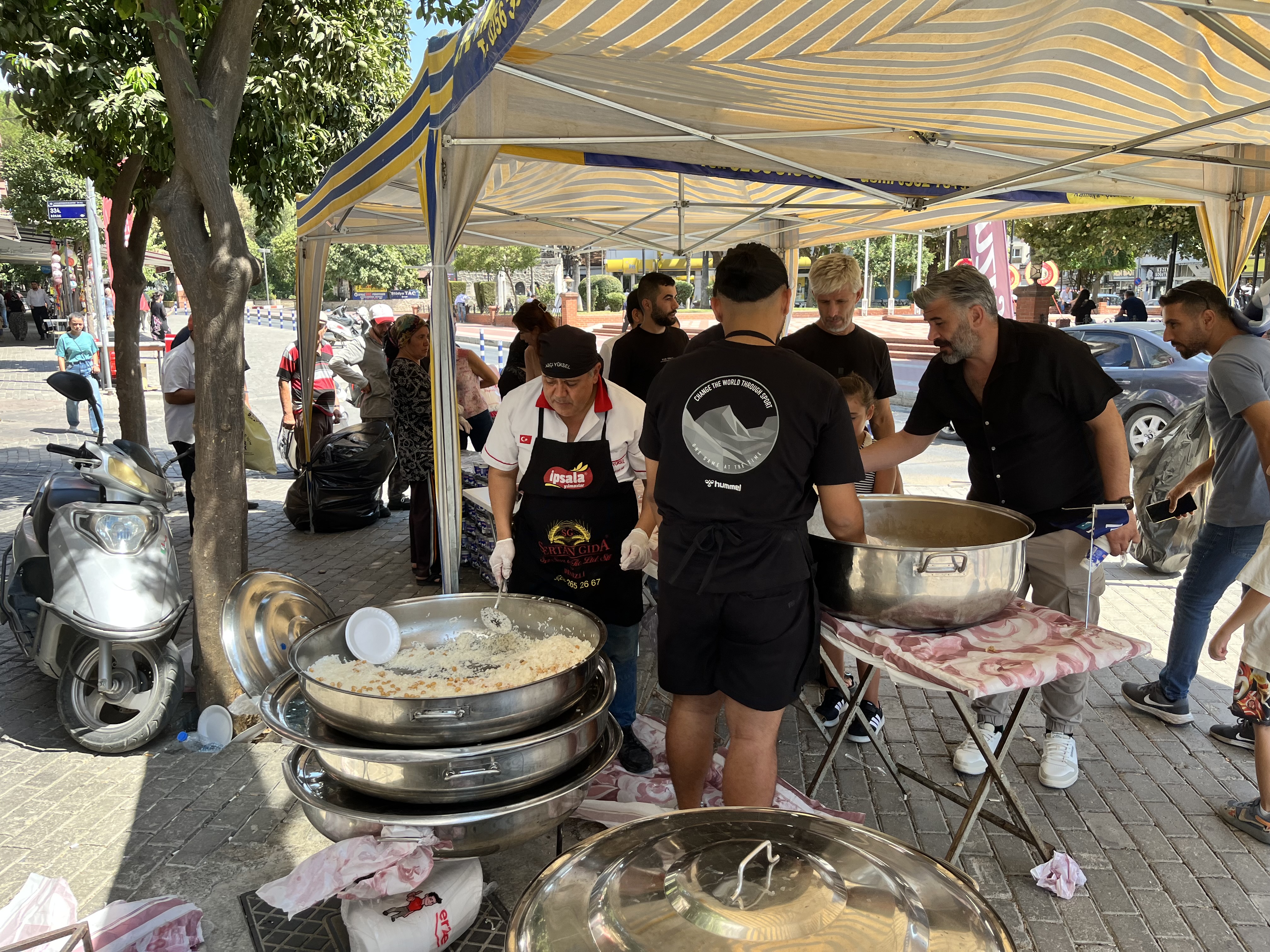 Nazillinin Kurtulusunda Fuzul Ev Subesinden Coskulu Kutlama Ve Pilav Hayri 597189 A0060B67Dce47A5Fca960Af051B39436