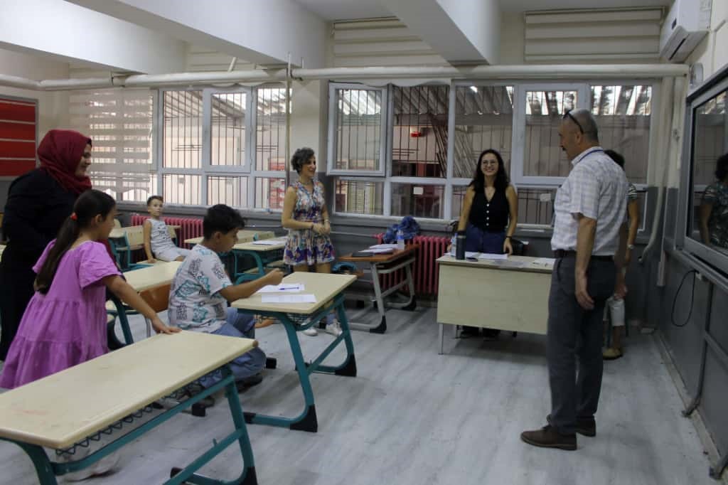 Ogrencilerden Efelerdeki Akademilere Yogun Ilgi 3451E5Be9880E4Dc34Df2B578D4Ed54A