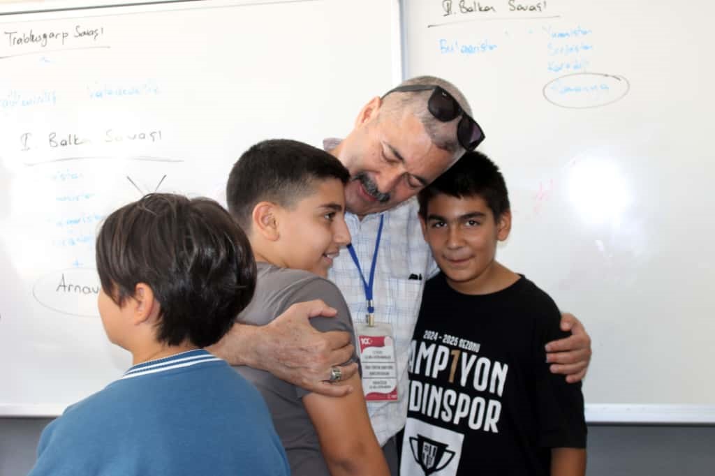 Ogrencilerden Efelerdeki Akademilere Yogun Ilgi A7726Bc1F795799A221A2E6460F90Bc7