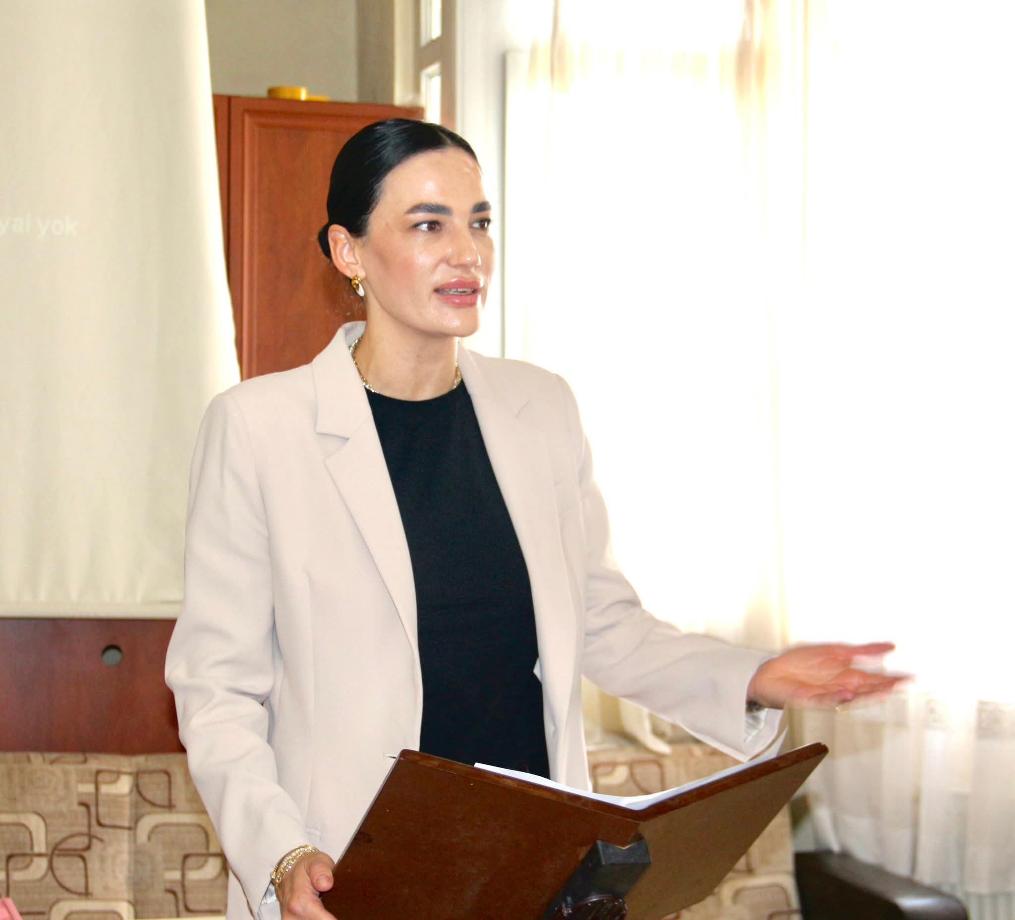 Saribas Ozel Kendini Gulunc Duruma Dusuruyor 600841 D7290230F893Dcf7E4C2Ec50114C772A