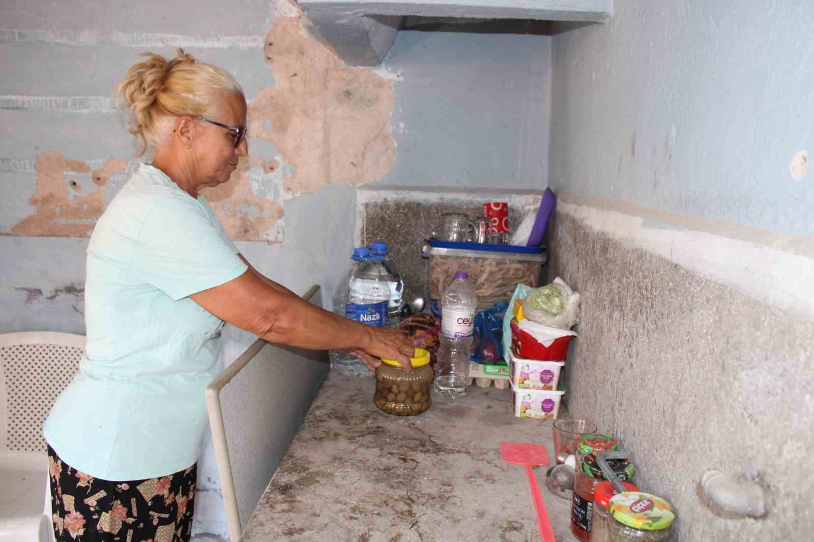 Torunu Ve Oglu Ile Cadirda Yasam Mucadelesi Veriyor A881D1D5Ae7076115B8Edd73D2B7Ed4B