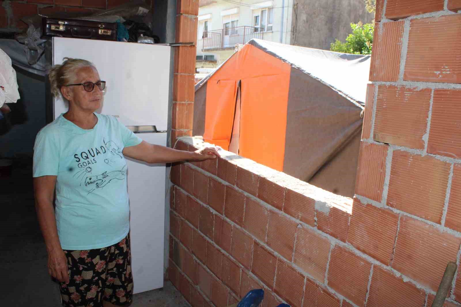 Torunu Ve Oglu Ile Cadirda Yasam Mucadelesi Veriyor C86E2C217F57278E35Baf1F116C92830