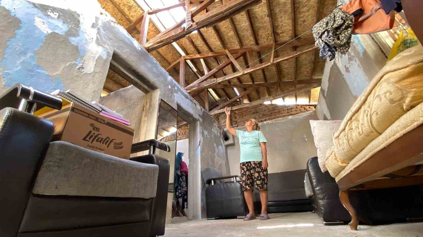 Torunu Ve Oglu Ile Cadirda Yasam Mucadelesi Veriyor E10Ce89C620B46900372727Ac91B6B5B