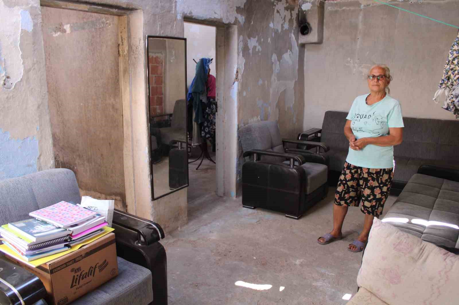 Torunu Ve Oglu Ile Cadirda Yasam Mucadelesi Veriyor Ecbdd6B25Dd7Afeda7Cea78B79Fdb04E