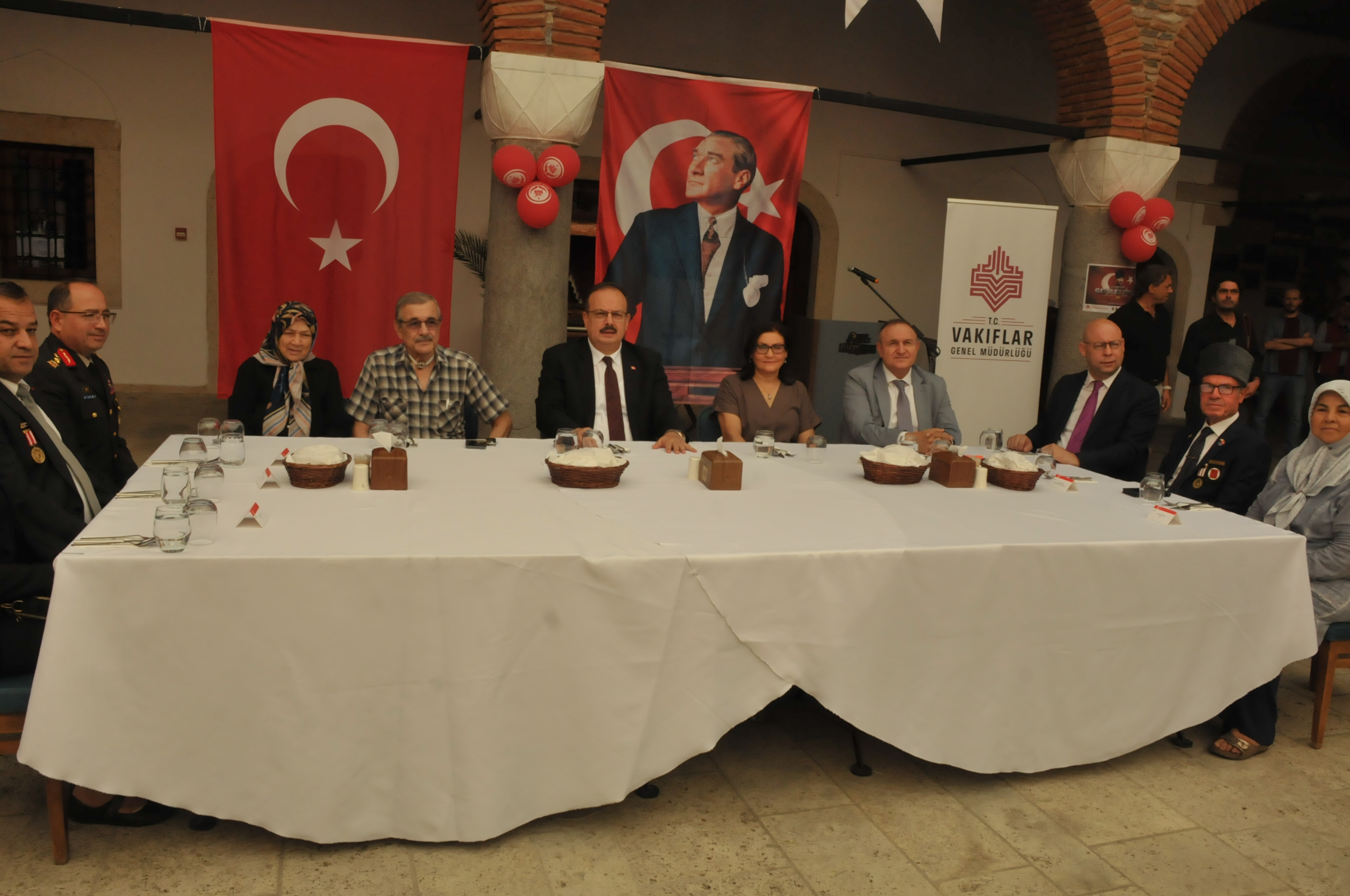 Vali Canbolat Sehit Aileleri Ve Gazilerle Yemekte Bulustu 600543 2E2512Bd7Fcf692A3A1930Ce201Eaf3B