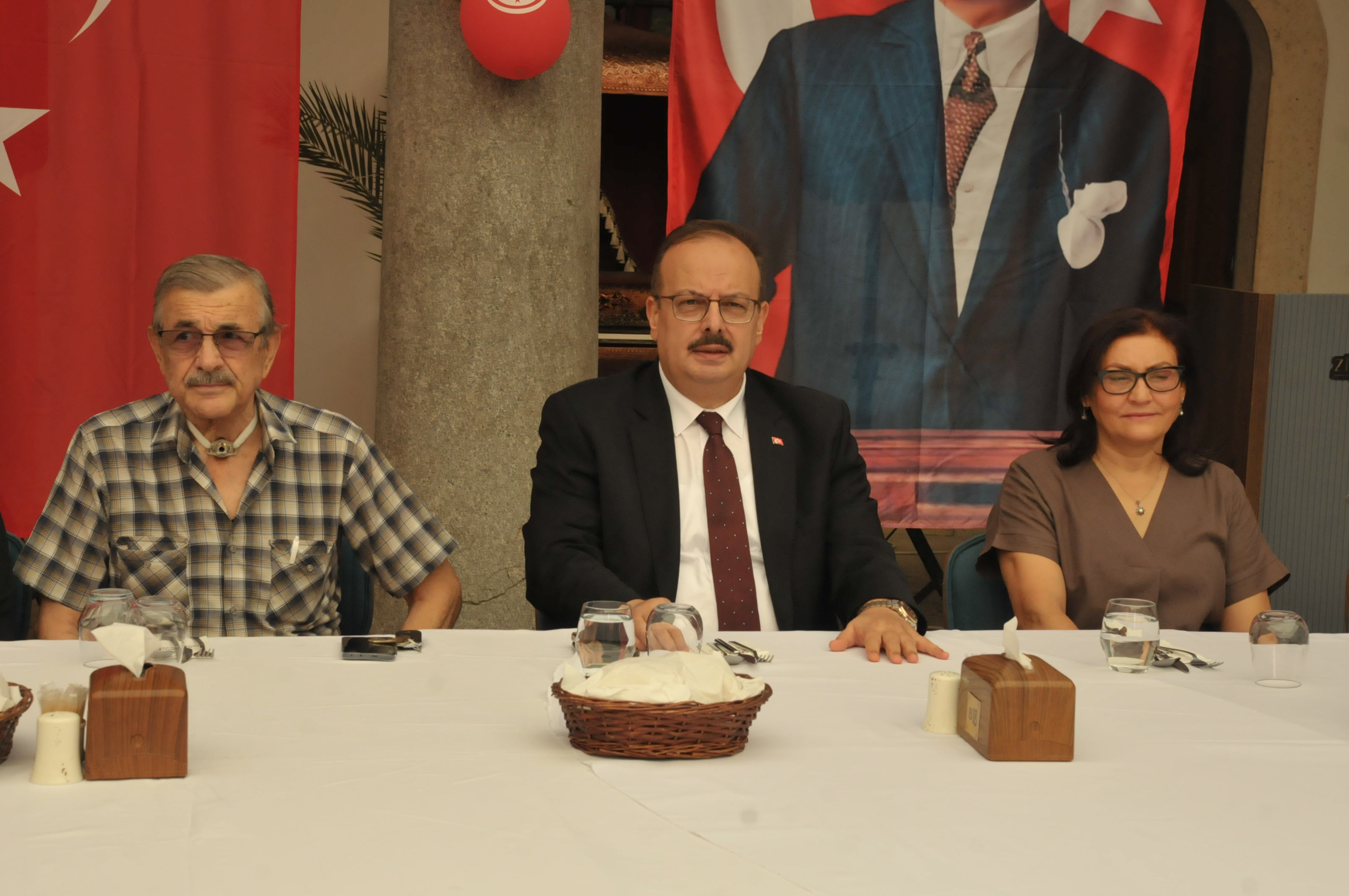 Vali Canbolat Sehit Aileleri Ve Gazilerle Yemekte Bulustu 600543 6554Cc96Dd676Fa9Edaefc1473Ea8F19