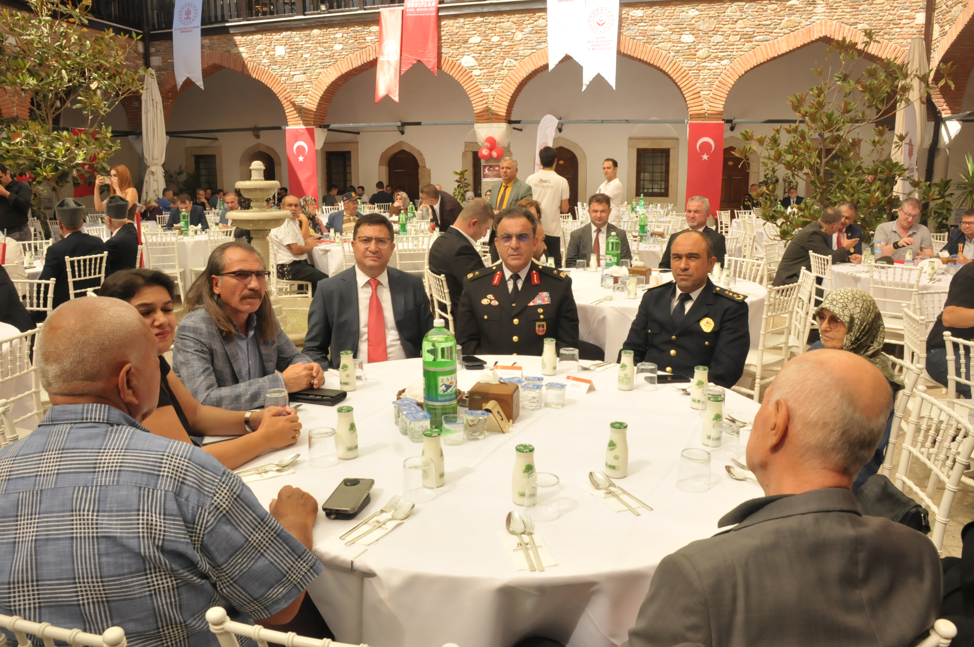 Vali Canbolat Sehit Aileleri Ve Gazilerle Yemekte Bulustu 600543 Ea38B4Fd1Bffb72683F6A9Cc994A16Fc