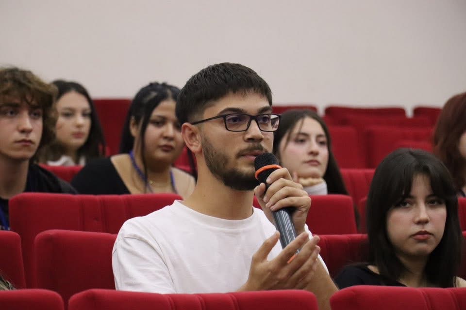 Adude Liderlik Ve Vizyon Soylesisinin Konugu Baskan Tetik Oldu 610883 Bb4E1D63E2Df68Acfc03F0142F1F03A8