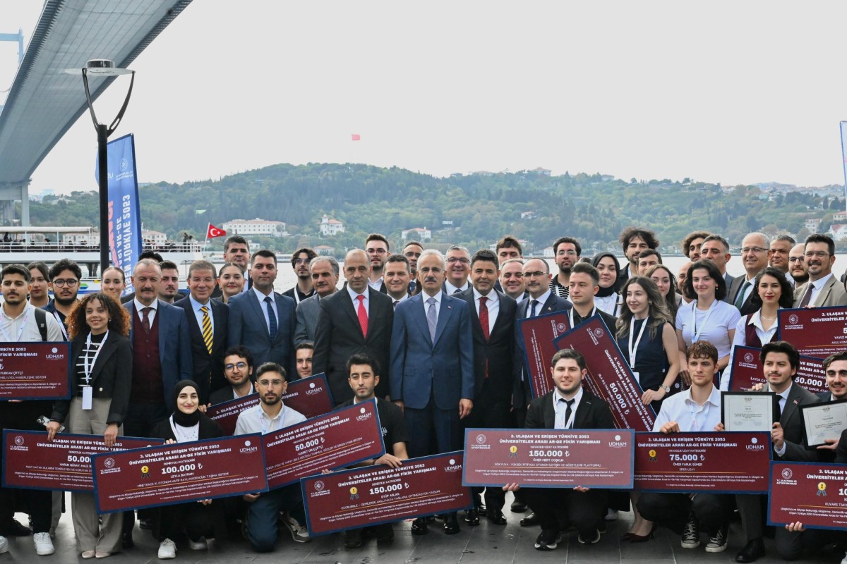 Adulu Ogrencilerden Cifte Odul 604092 E6709F16D847Cafb8Fe43Bb7571B7F52