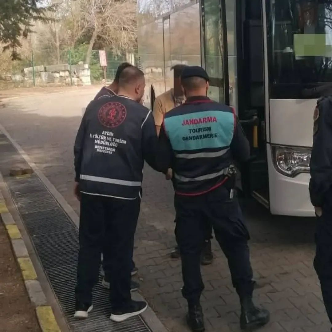 Afrodisiasta Rehbersiz Tura Gecit Yok 607850 44Ce439B1Db6Fa5Cd9Eb01051595Cda4