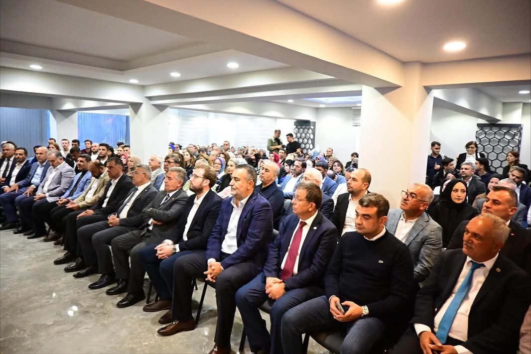 Ak Parti Aydinda Kenetlendi 609921 D6689Bcd3C88Afafeb20A6E3F7F275F4