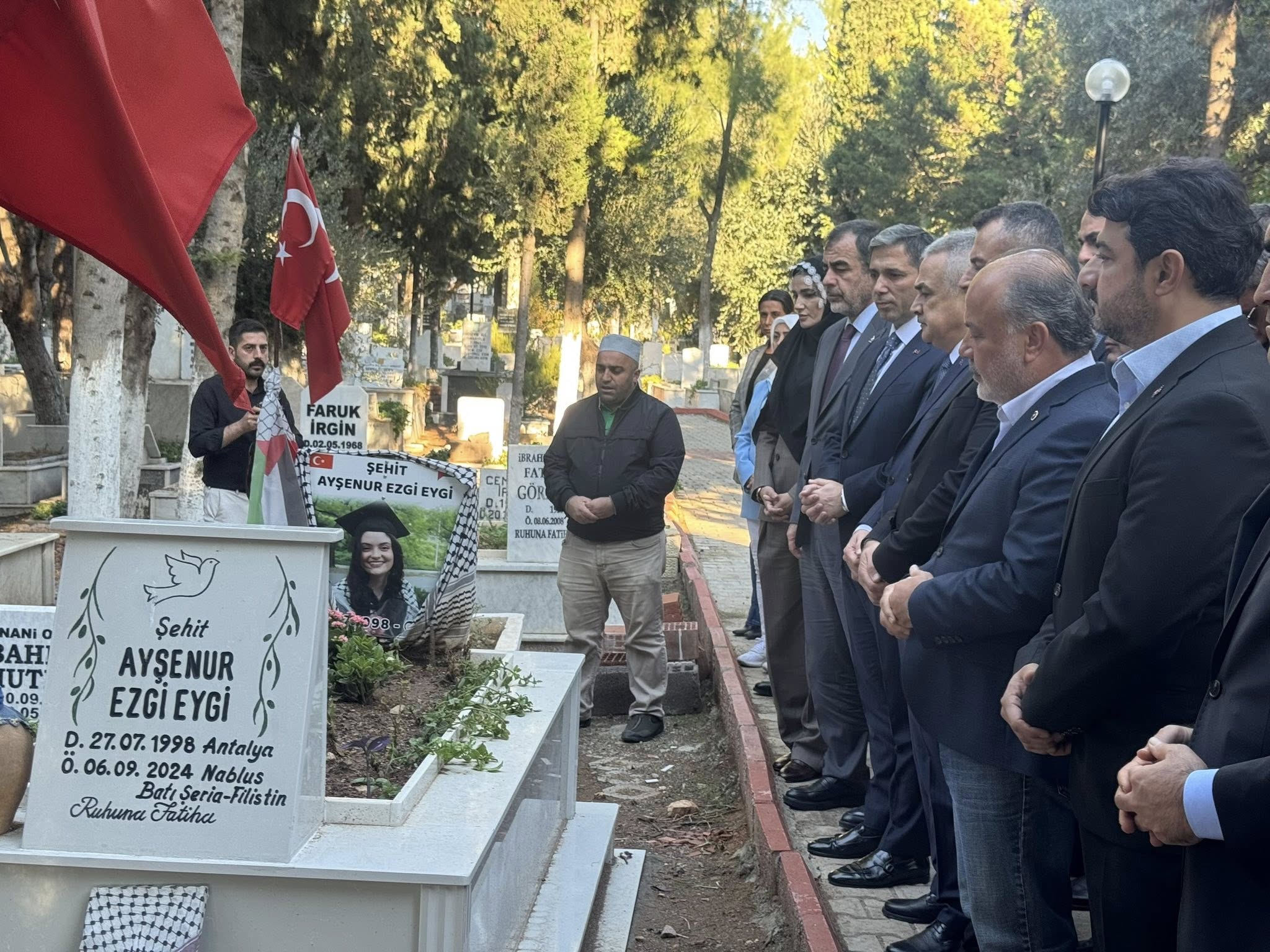 Ak Parti Genel Baskan Yardimcisi Sirakaya Filistin Sehidinin Mezarini Ziyaret Etti 605887 1Ddad8B4B995E5A2E2E595Bd2Cc973B9