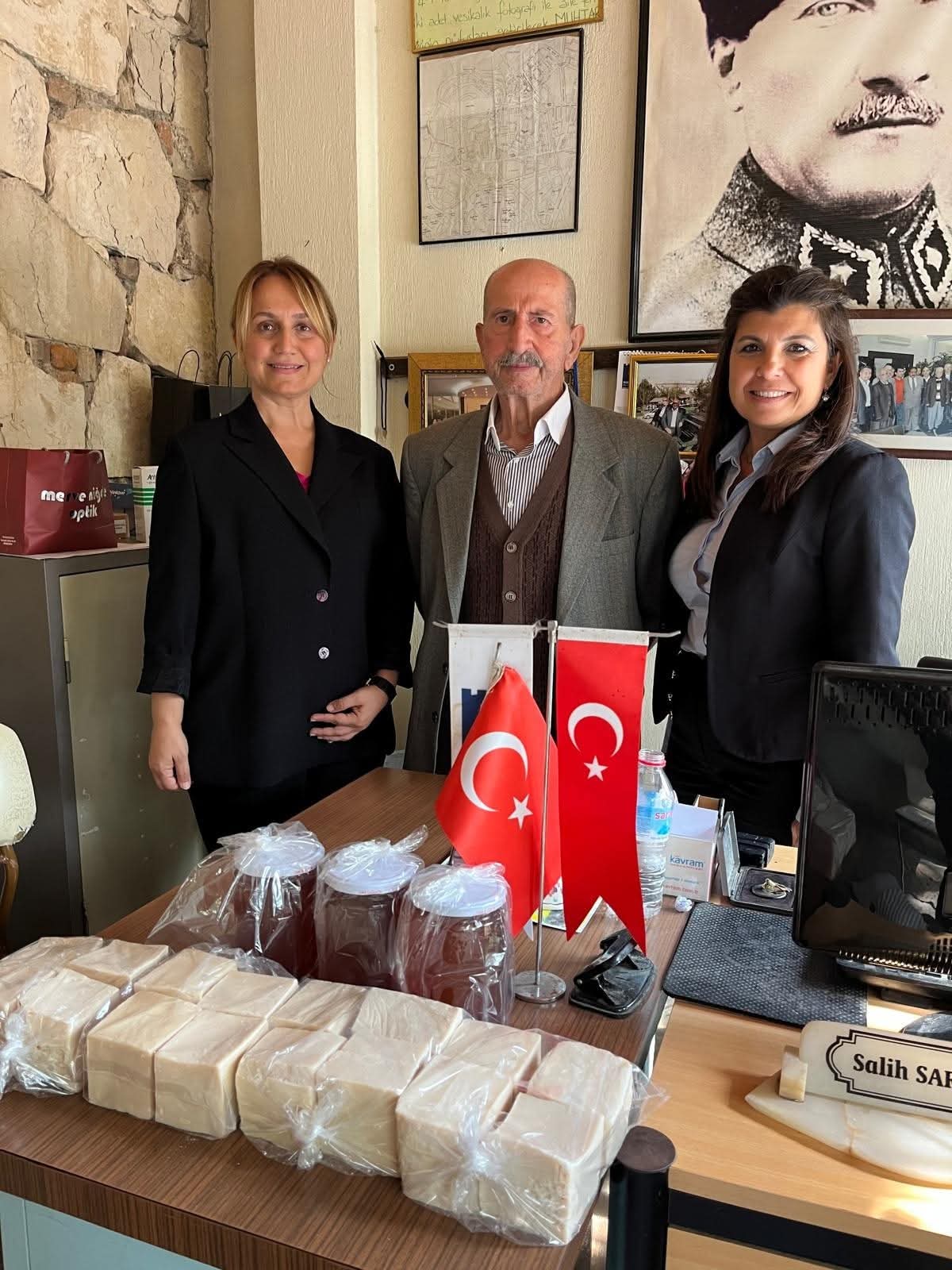 Ak Parti Kusadasi Yonetimi Mahalle Muhtarlariyla Bulustu 607836 955C94884A07C7Bb4058526D2780175D