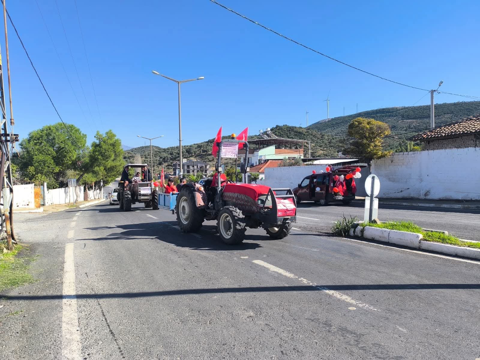 Akkoylulerden Traktorlu Cumhuriyet Konvoyu 610407 0F04Ebb05E873379F4Bbf3Ef4940C2Bc